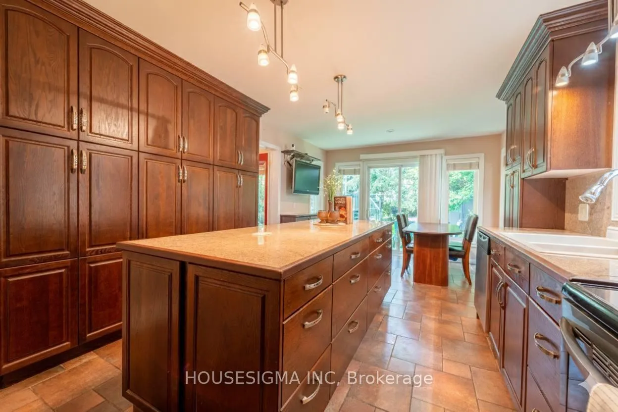 Photo 12 of 566 Falwyn Crescent, Ottawa, Fallingbrook/Ridgemount — HOMEH