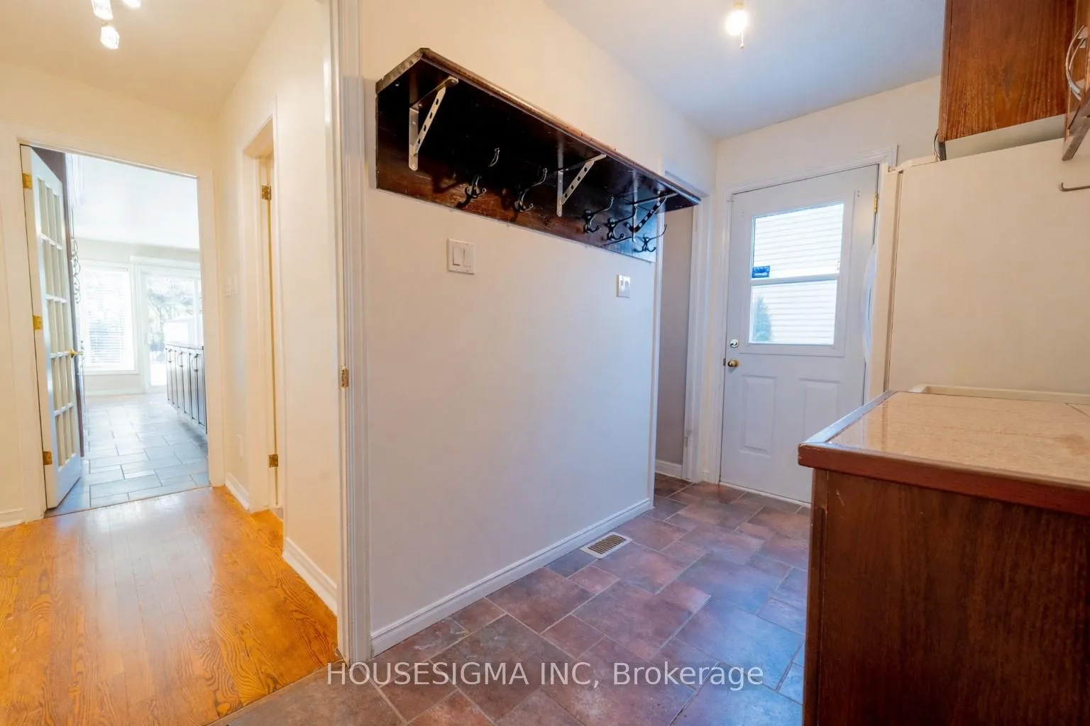 Photo 35 of 566 Falwyn Crescent, Ottawa, Fallingbrook/Ridgemount — HOMEH
