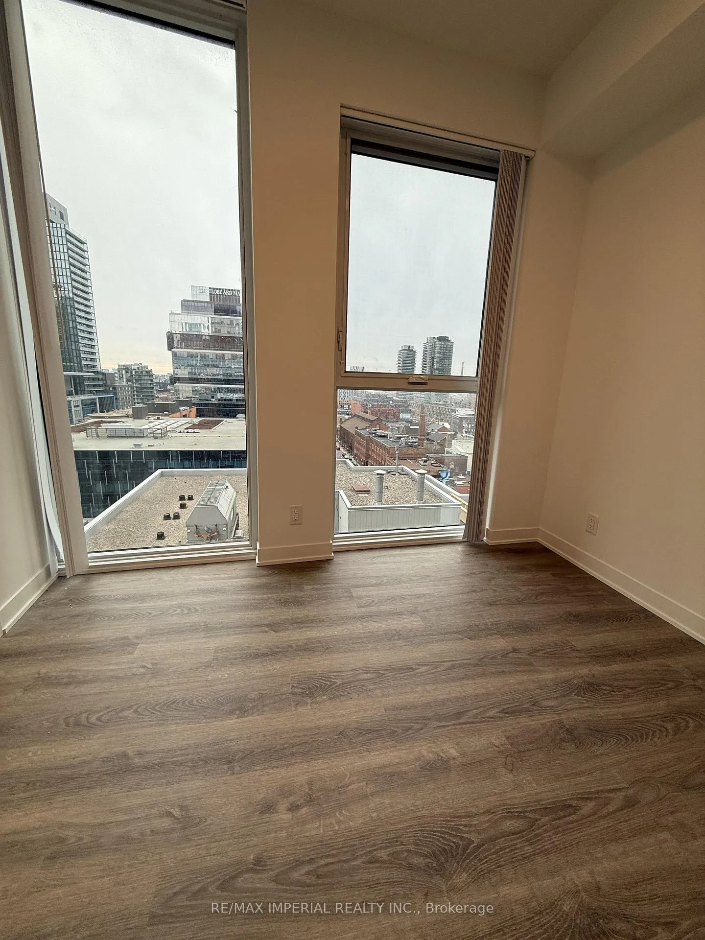 Photo 5 of Unit 1603, 180 Front Street E, Toronto, Moss Park — HOMEH