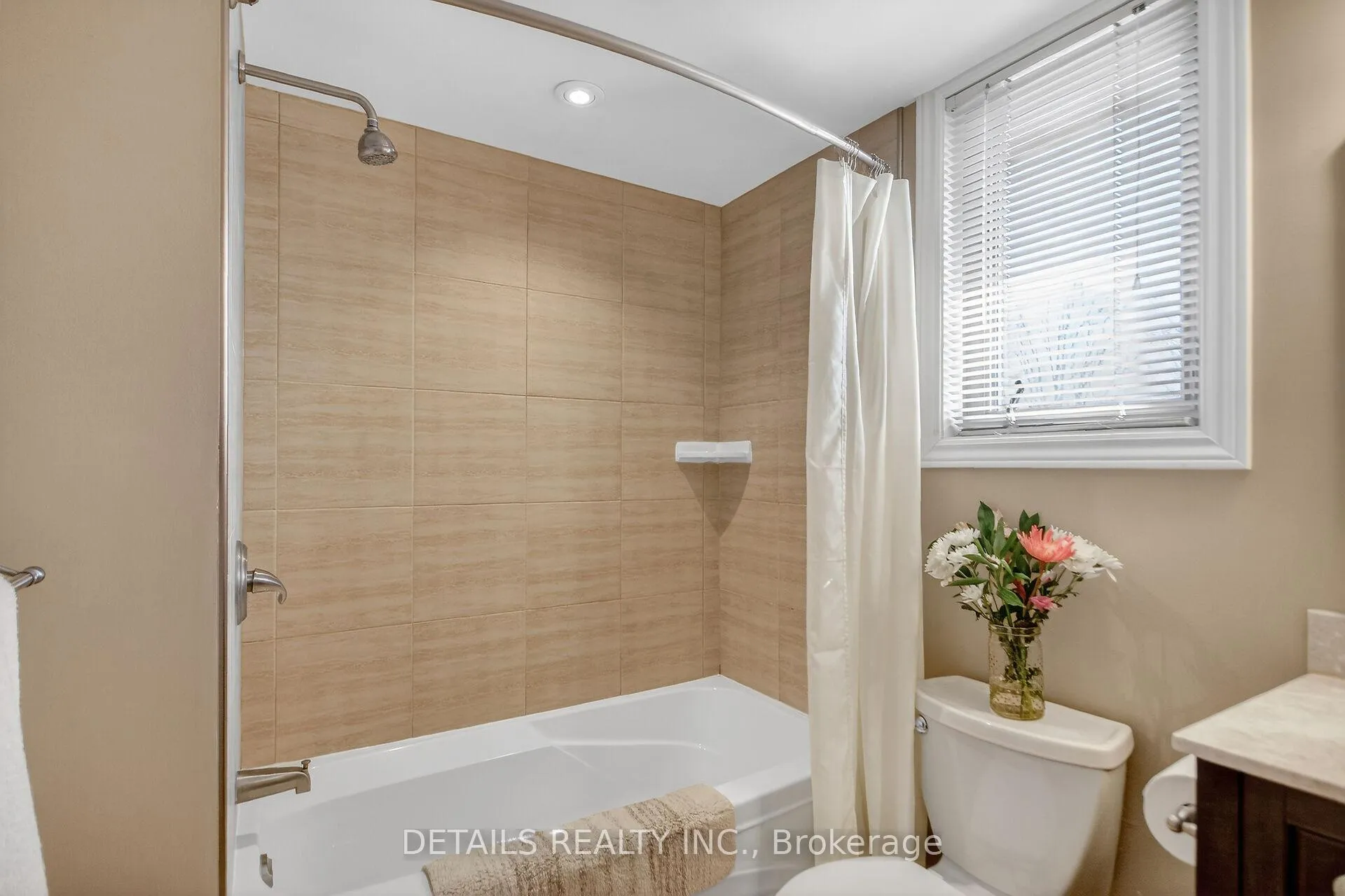 Photo 26 of 37 Gillespie Crescent N, Ottawa, Hunt Club Woods — HOMEH