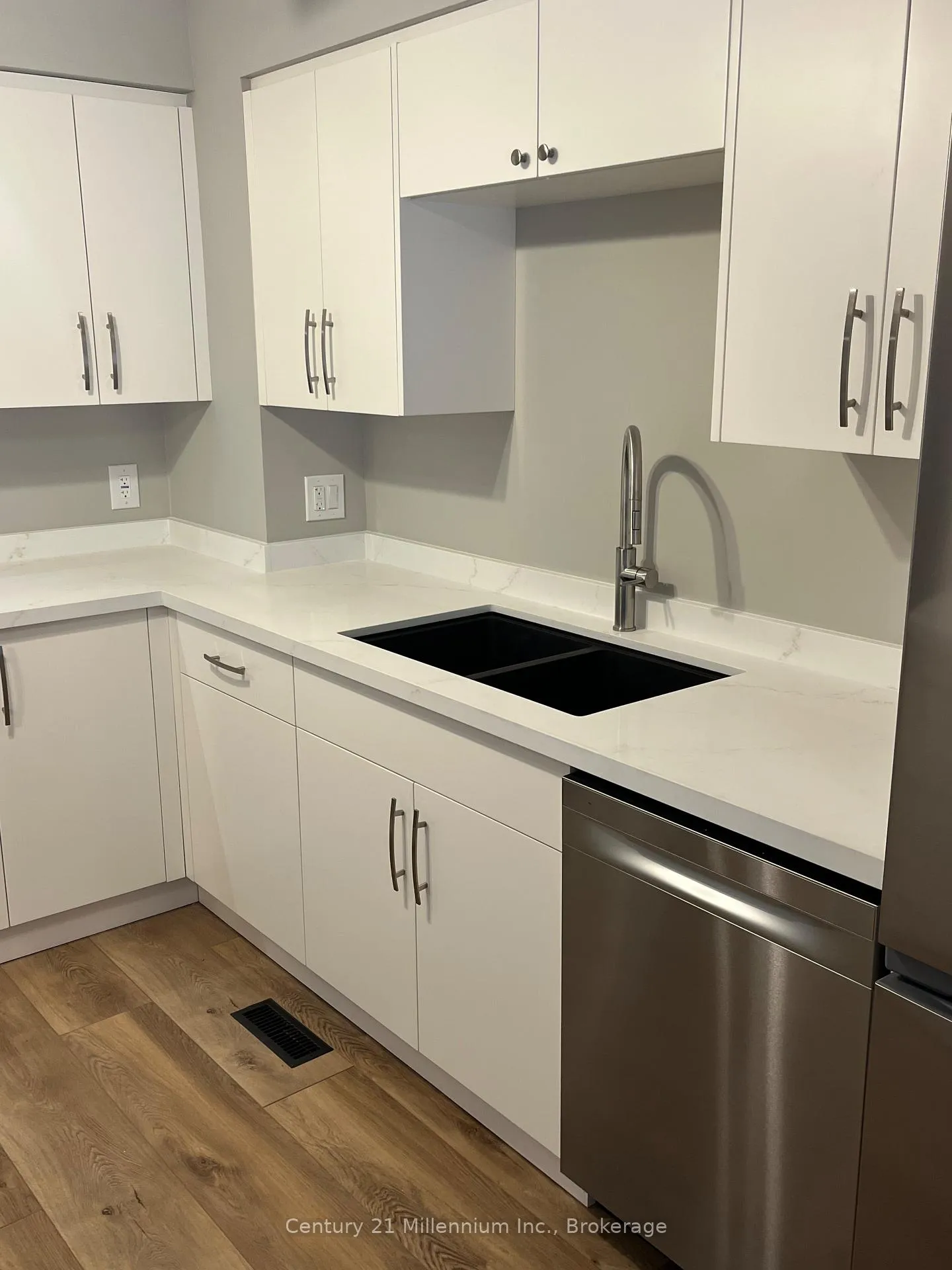 Photo 10 of 601 Tenth Street, Collingwood — HOMEH