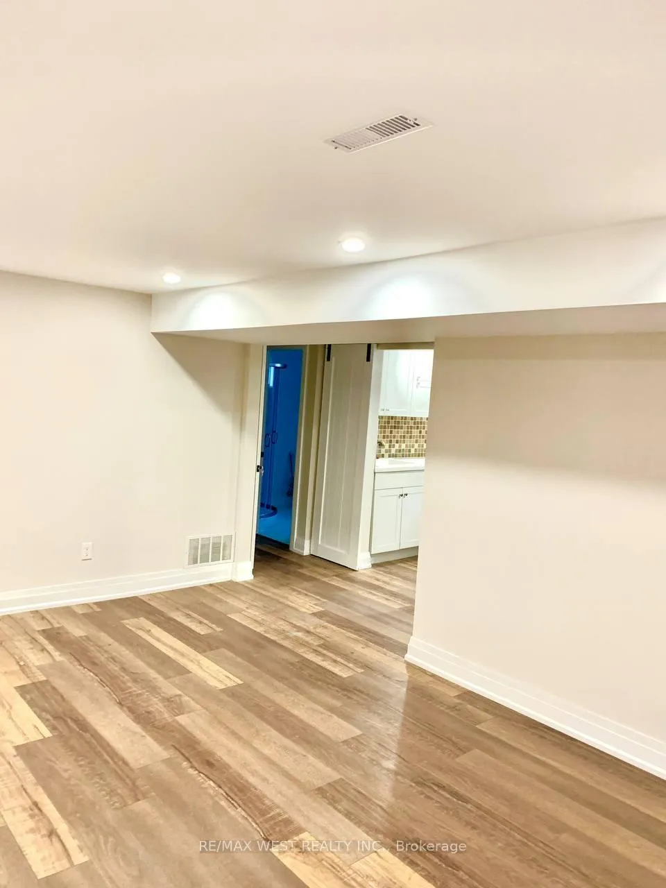 Photo 2 of Unit BSMT, 5 Mcdonald Drive, Aurora, Aurora Heights — HOMEH