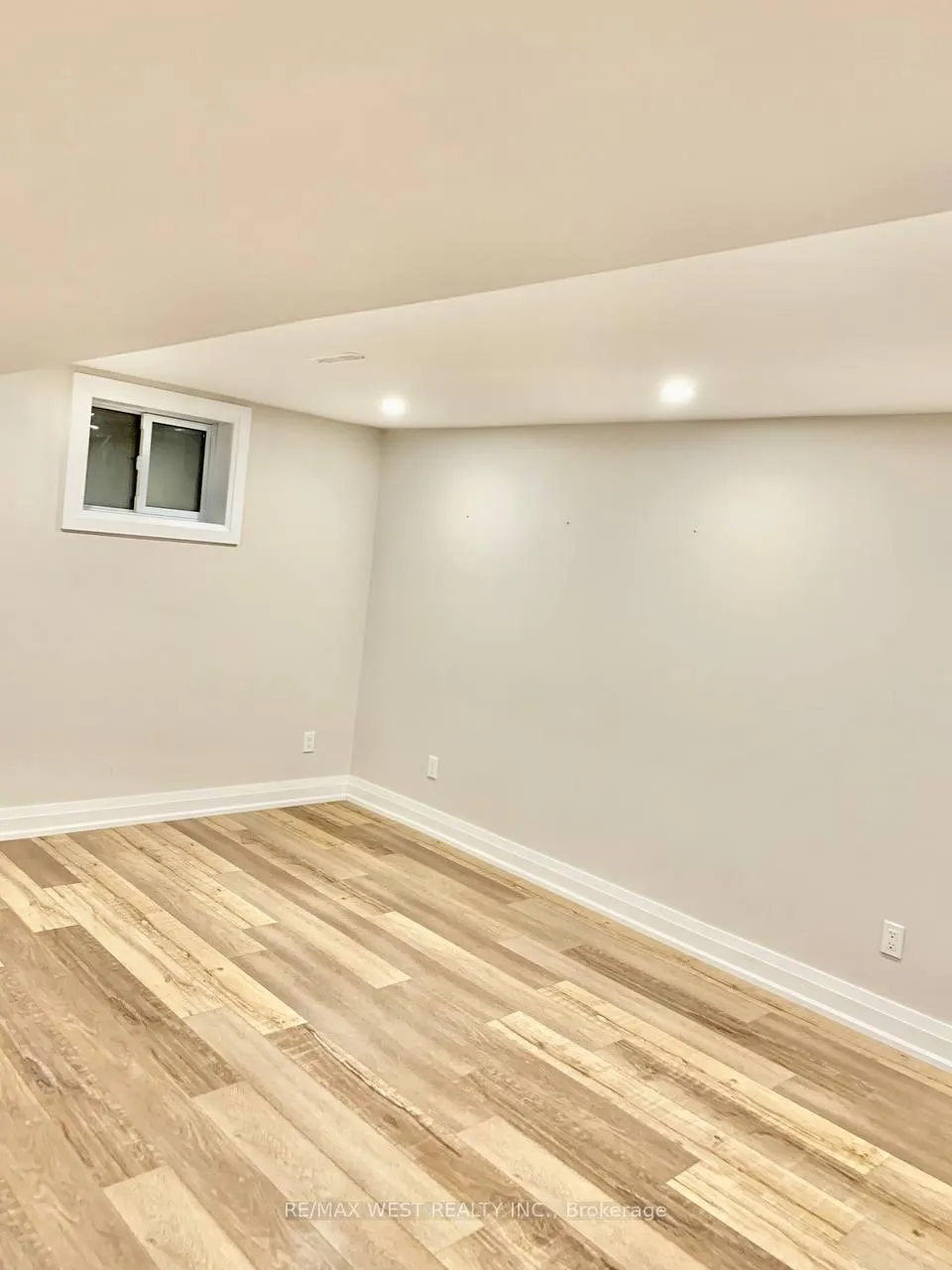 Photo 3 of Unit BSMT, 5 Mcdonald Drive, Aurora, Aurora Heights — HOMEH