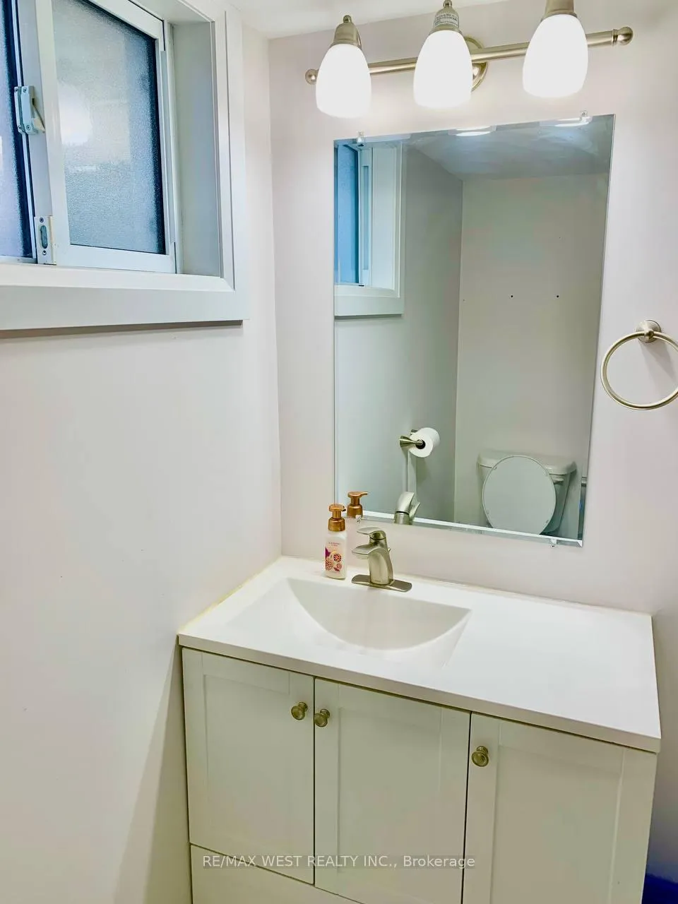 Photo 4 of Unit BSMT, 5 Mcdonald Drive, Aurora, Aurora Heights — HOMEH