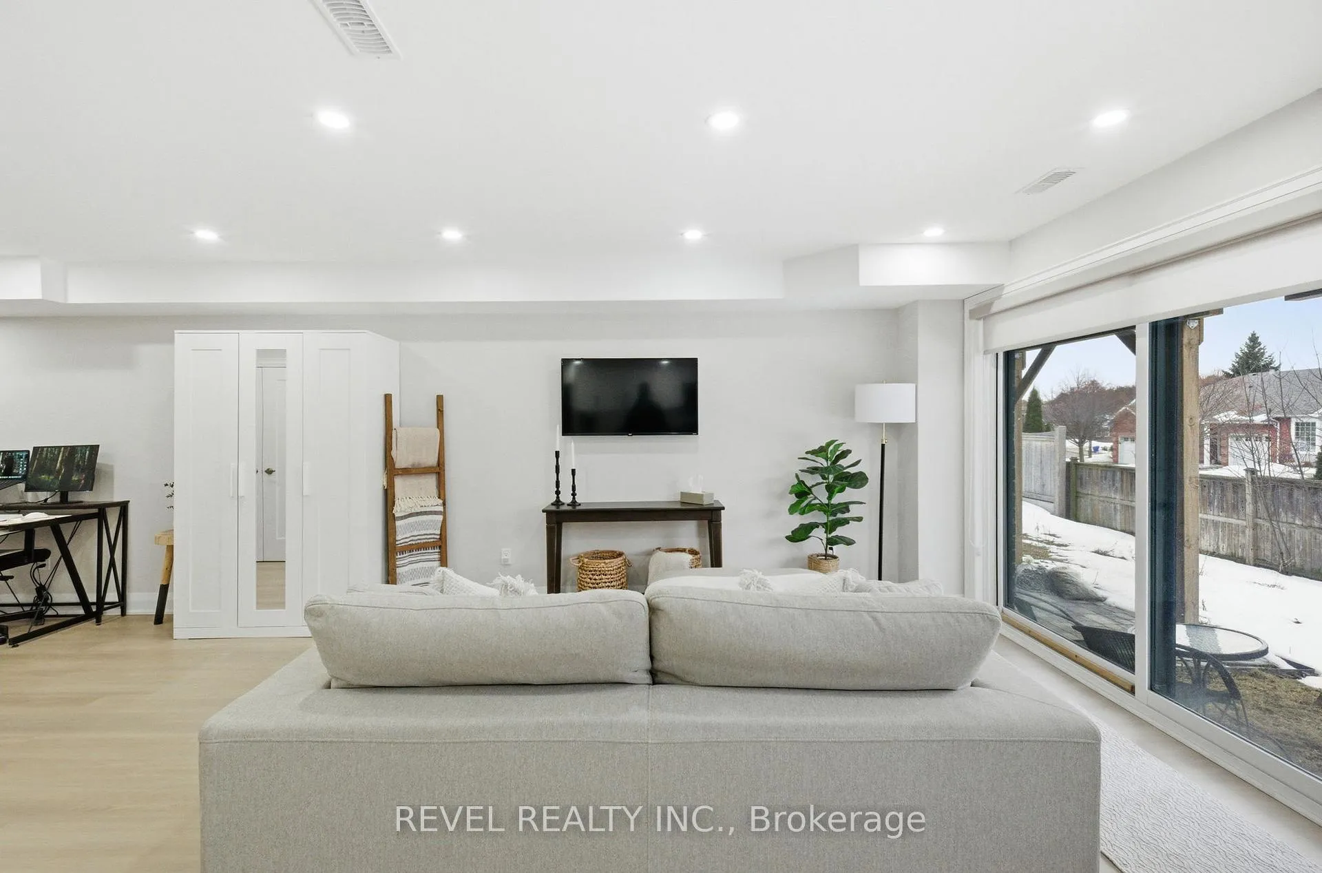Photo 6 of 69 Pine Gate Place, Whitby, Williamsburg — HOMEH
