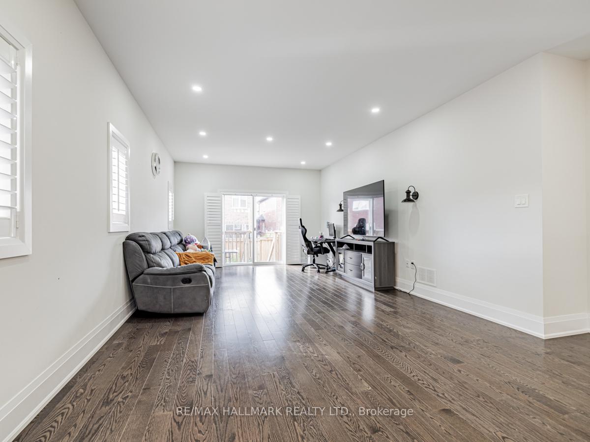 Photo 9 of 1538 Farrow Crescent, Innisfil, Rural Innisfil — HOMEH
