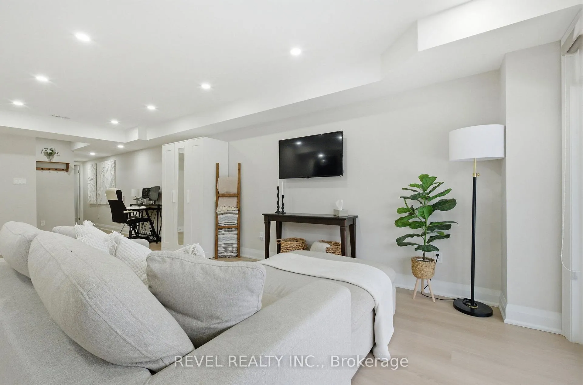 Photo 7 of 69 Pine Gate Place, Whitby, Williamsburg — HOMEH