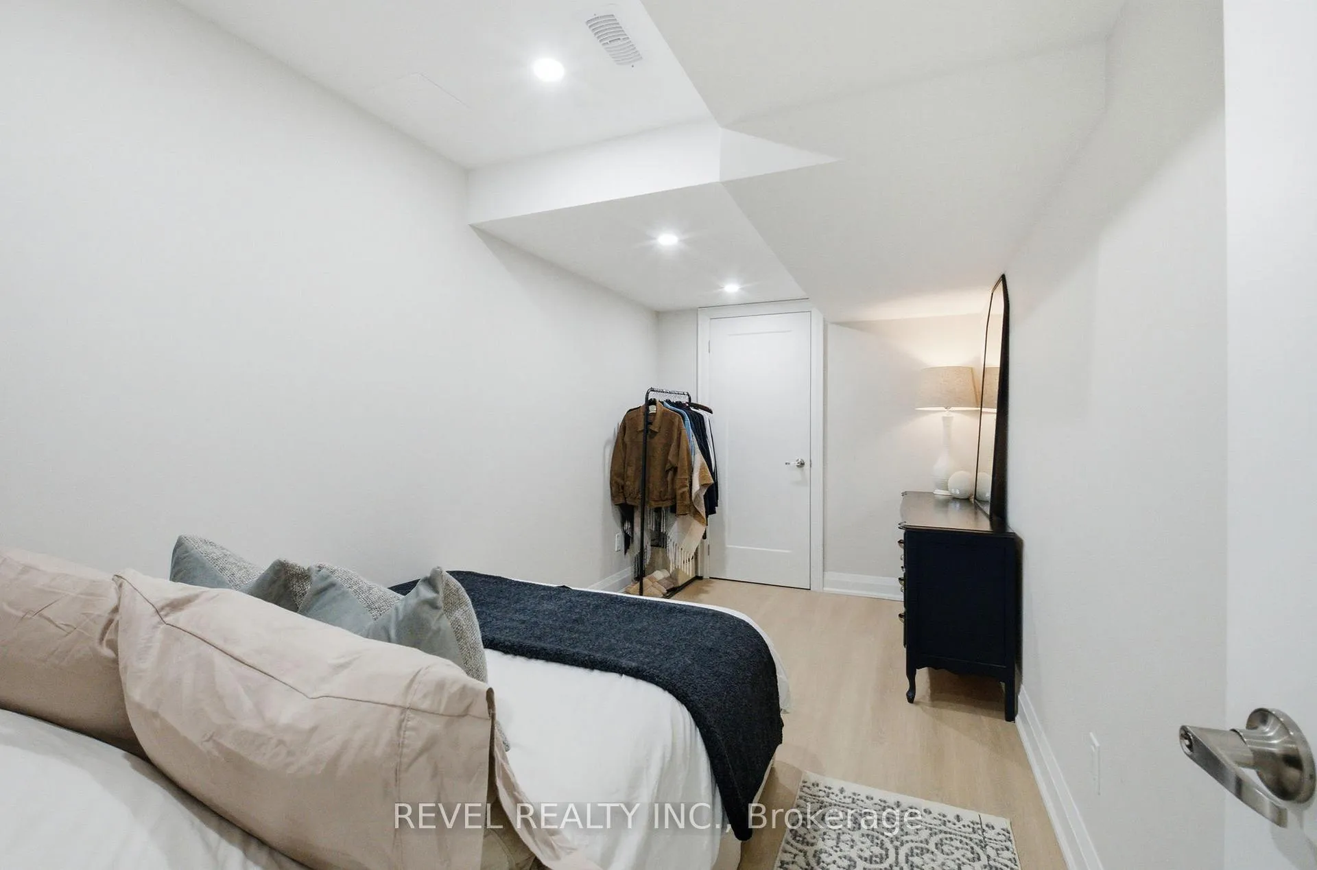 Photo 13 of 69 Pine Gate Place, Whitby, Williamsburg — HOMEH