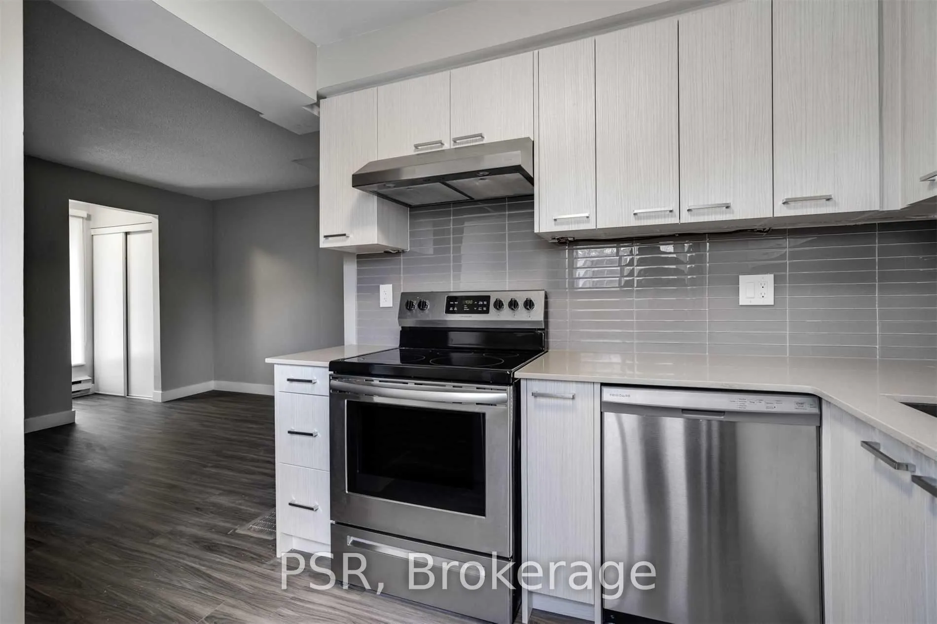Photo 4 of Unit 17, 2 Blackthorn Avenue, Toronto, Weston-Pellam Park — HOMEH