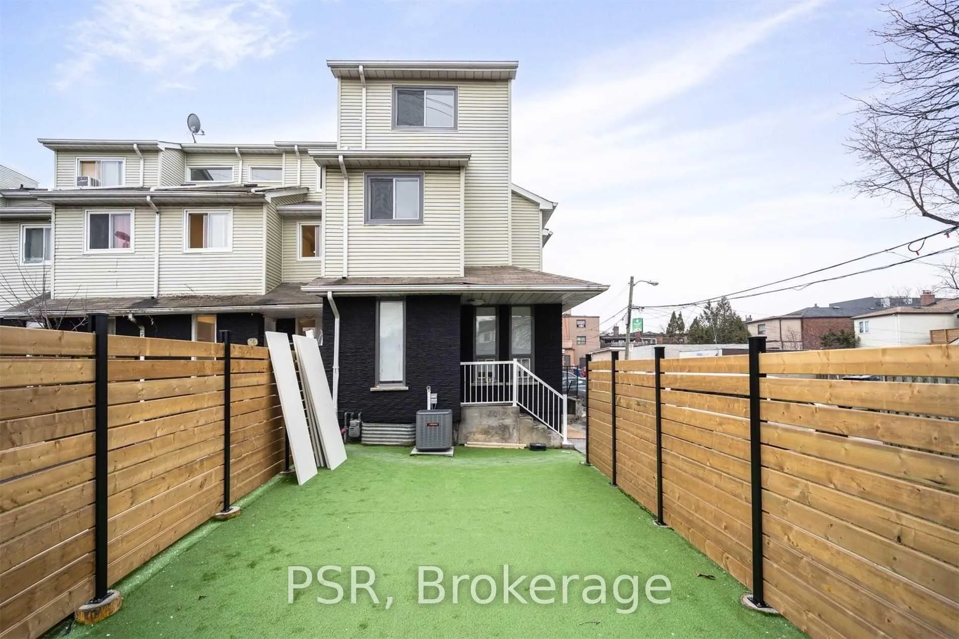 Photo 24 of Unit 17, 2 Blackthorn Avenue, Toronto, Weston-Pellam Park — HOMEH