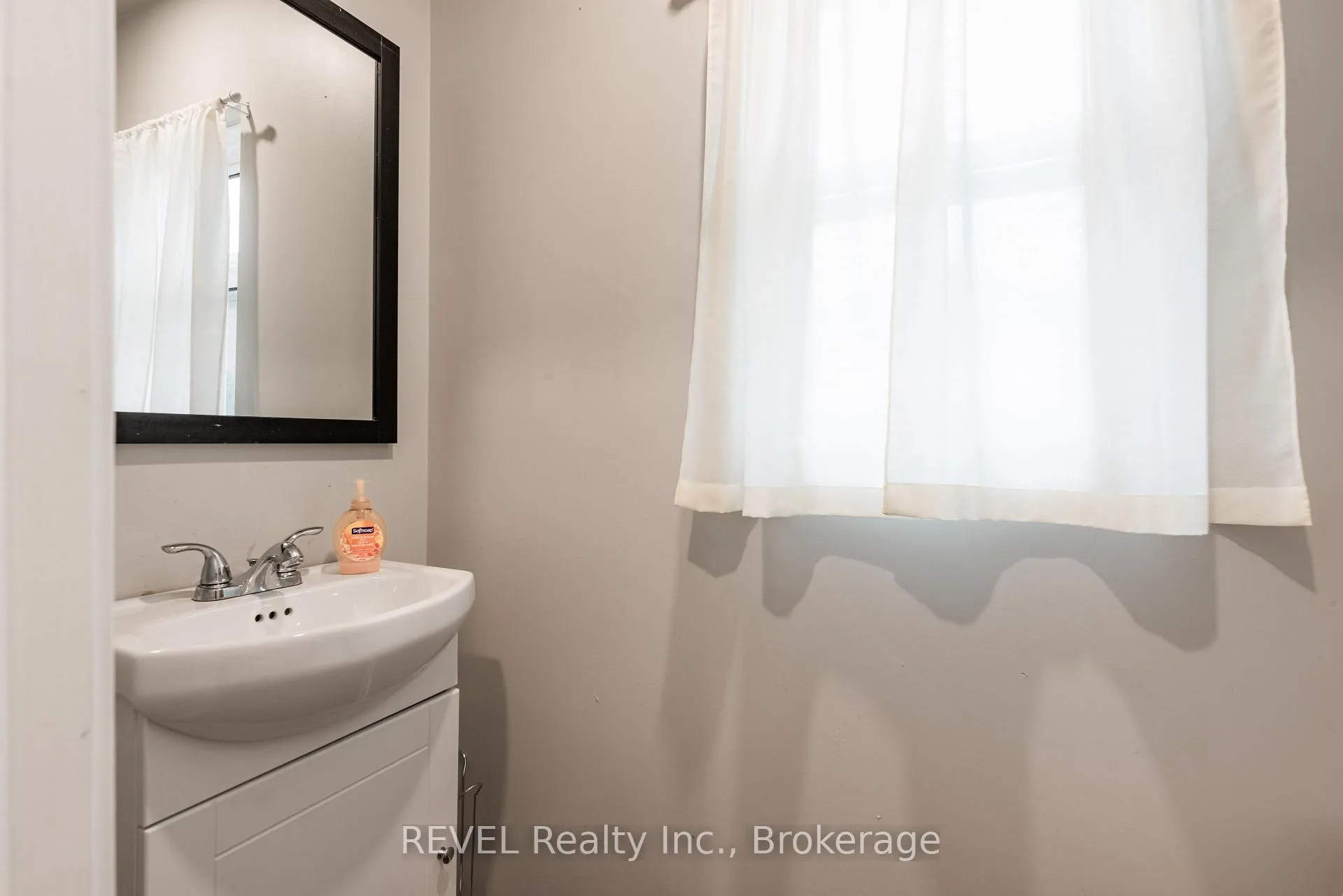 Photo 22 of 17 Beecher Street, St. Catharines, Downtown — HOMEH