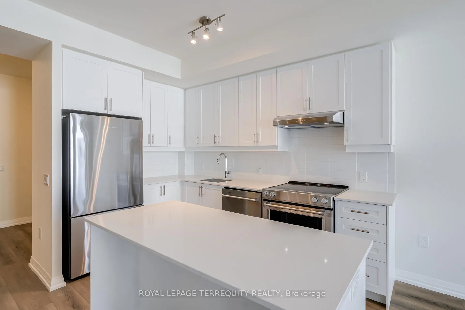 Photo 1 of Unit 215, 27 Korda Gate, Vaughan, Concord — HOMEH