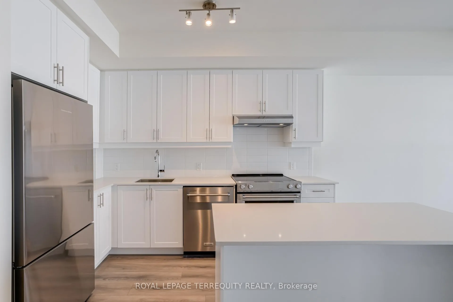 Photo 5 of Unit 215, 27 Korda Gate, Vaughan, Concord — HOMEH