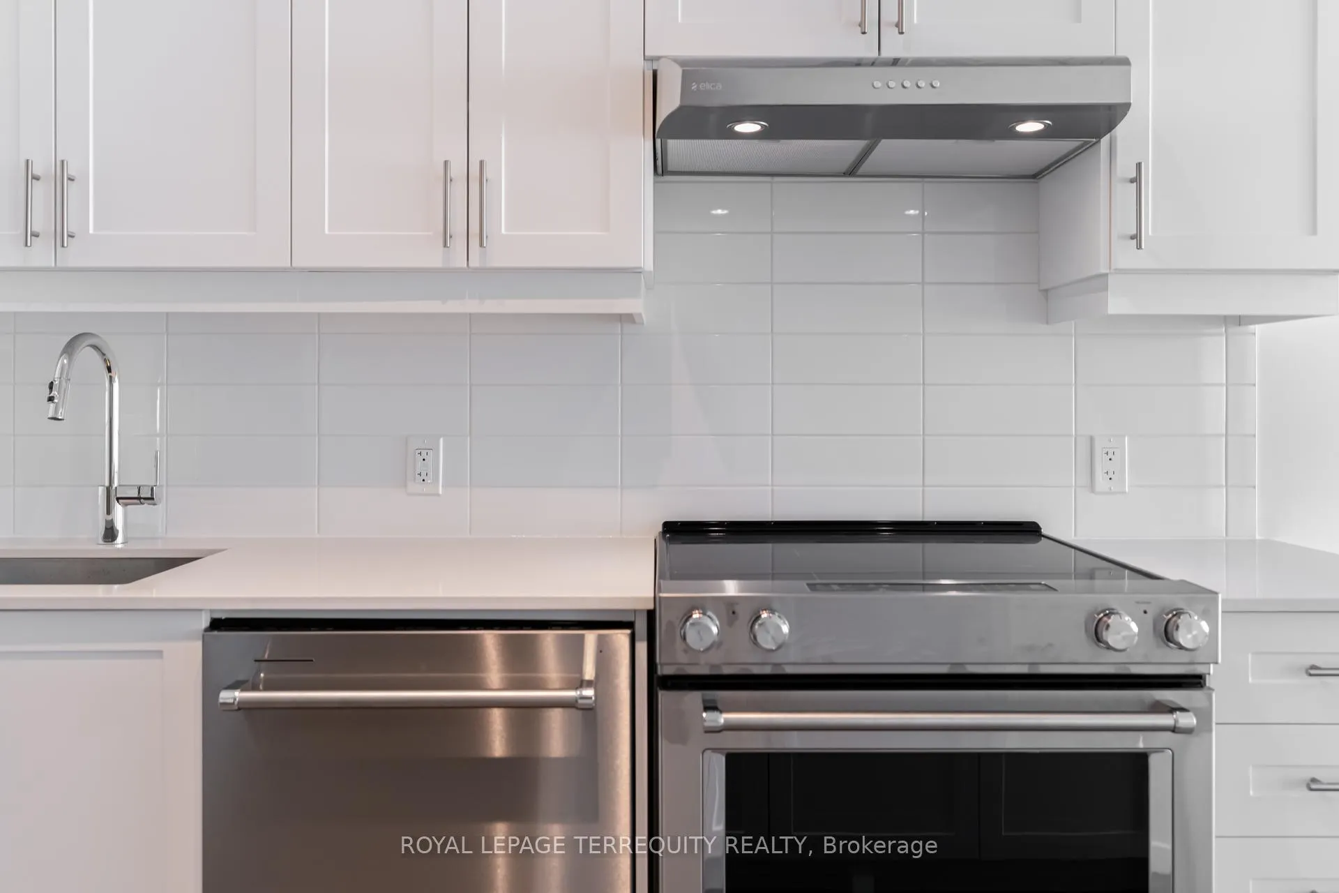 Photo 6 of Unit 215, 27 Korda Gate, Vaughan, Concord — HOMEH