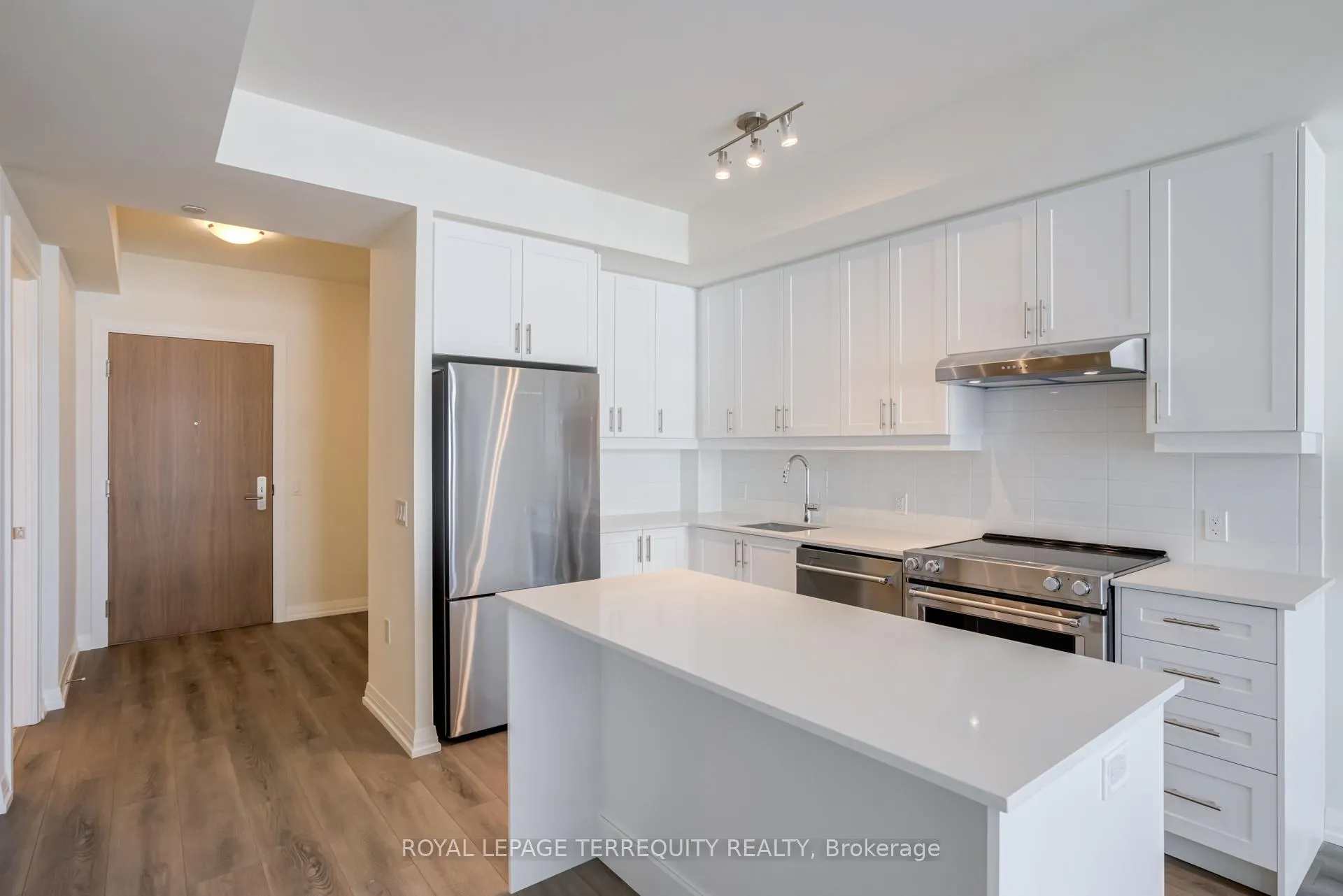 Photo 7 of Unit 215, 27 Korda Gate, Vaughan, Concord — HOMEH