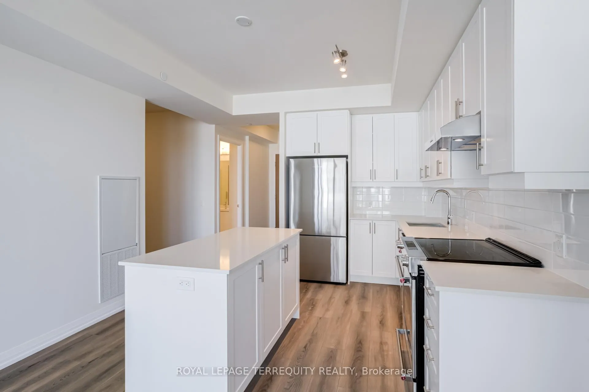 Photo 8 of Unit 215, 27 Korda Gate, Vaughan, Concord — HOMEH