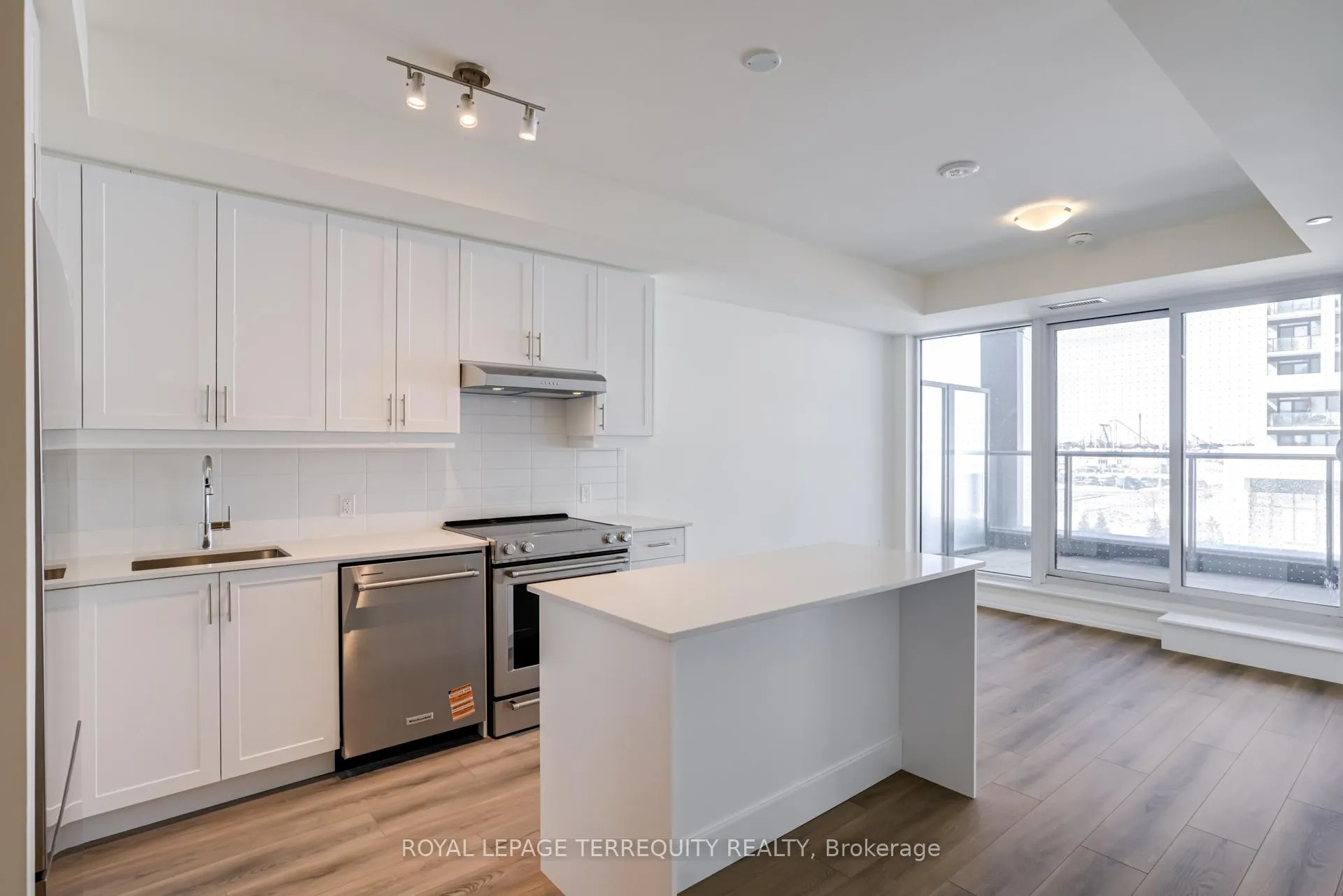 Photo 9 of Unit 215, 27 Korda Gate, Vaughan, Concord — HOMEH