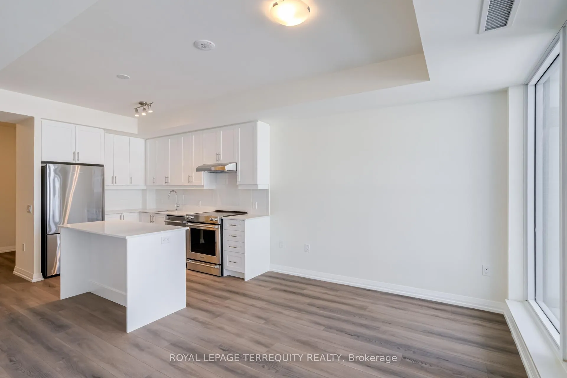 Photo 11 of Unit 215, 27 Korda Gate, Vaughan, Concord — HOMEH