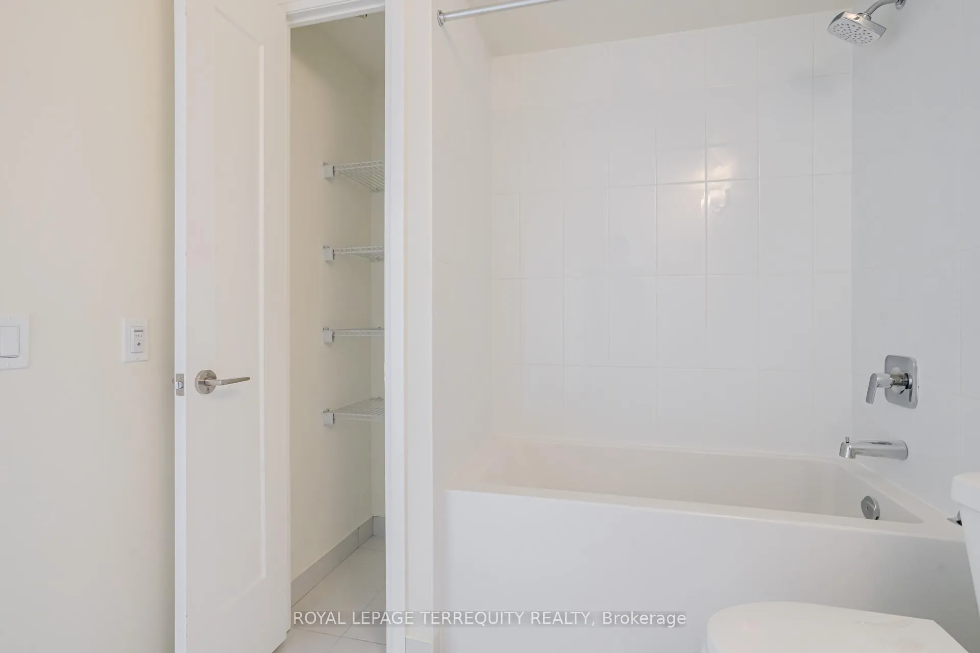Photo 22 of Unit 215, 27 Korda Gate, Vaughan, Concord — HOMEH