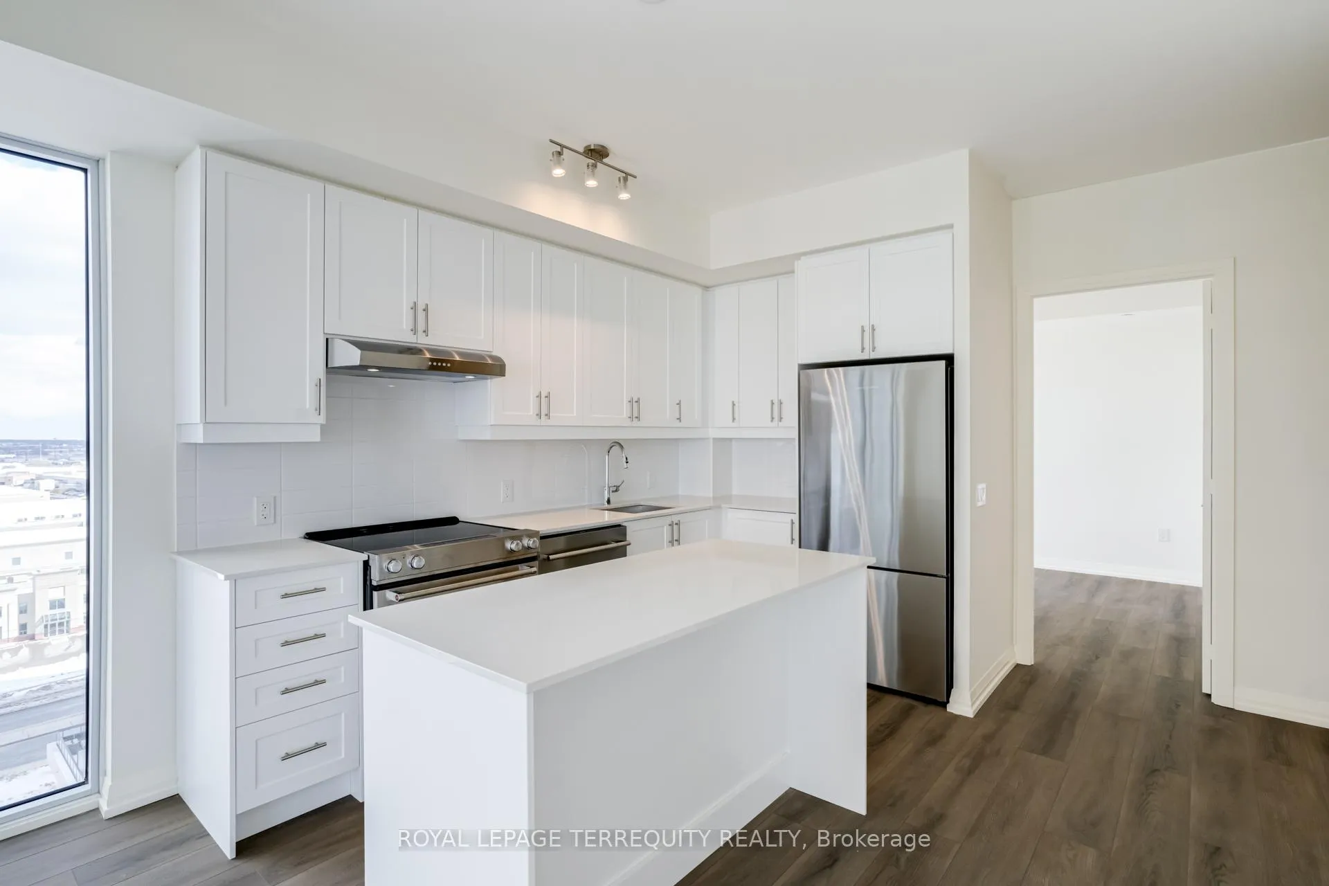 Photo 1 of Unit 811, 27 Korda Gate, Vaughan, Concord — HOMEH