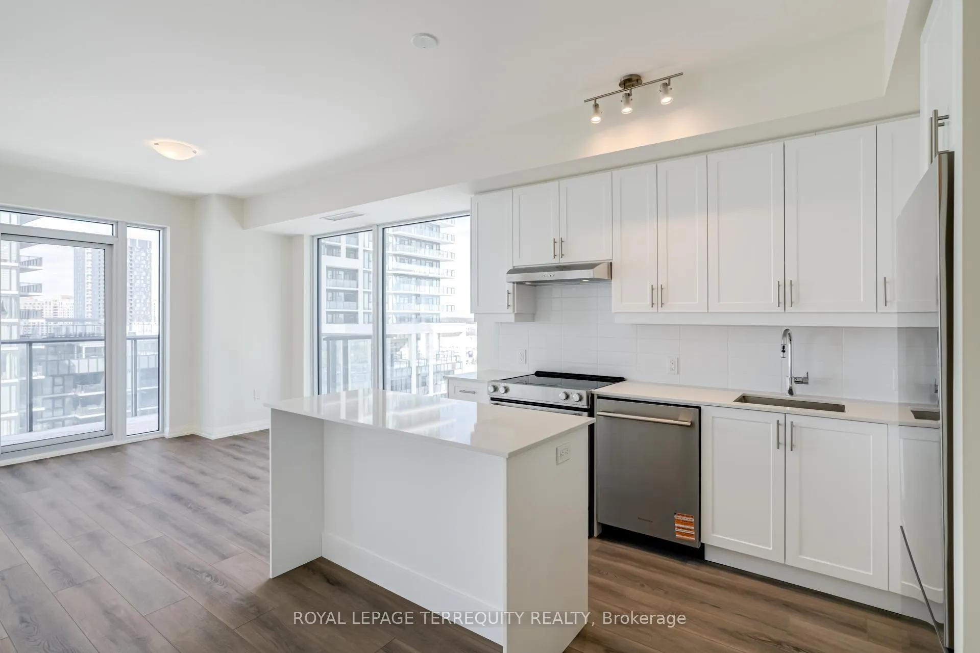 Photo 6 of Unit 811, 27 Korda Gate, Vaughan, Concord — HOMEH