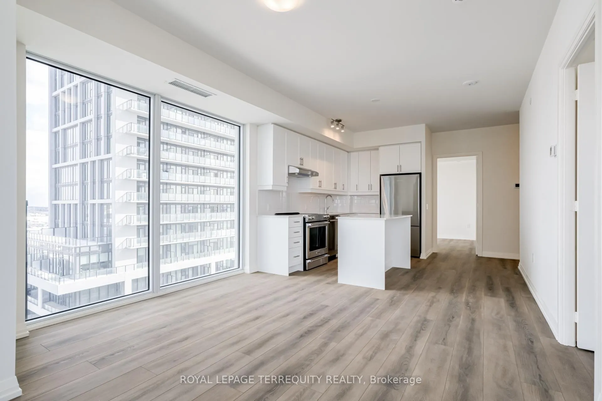 Photo 7 of Unit 811, 27 Korda Gate, Vaughan, Concord — HOMEH