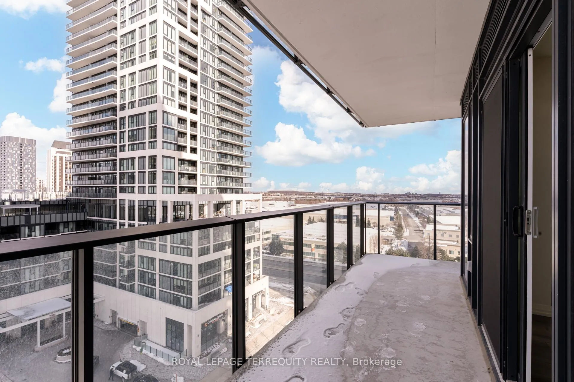 Photo 10 of Unit 811, 27 Korda Gate, Vaughan, Concord — HOMEH