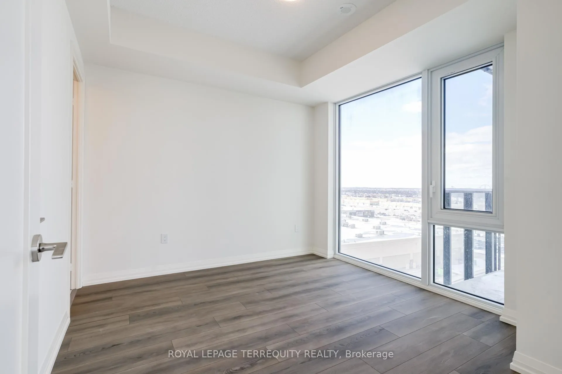 Photo 12 of Unit 811, 27 Korda Gate, Vaughan, Concord — HOMEH