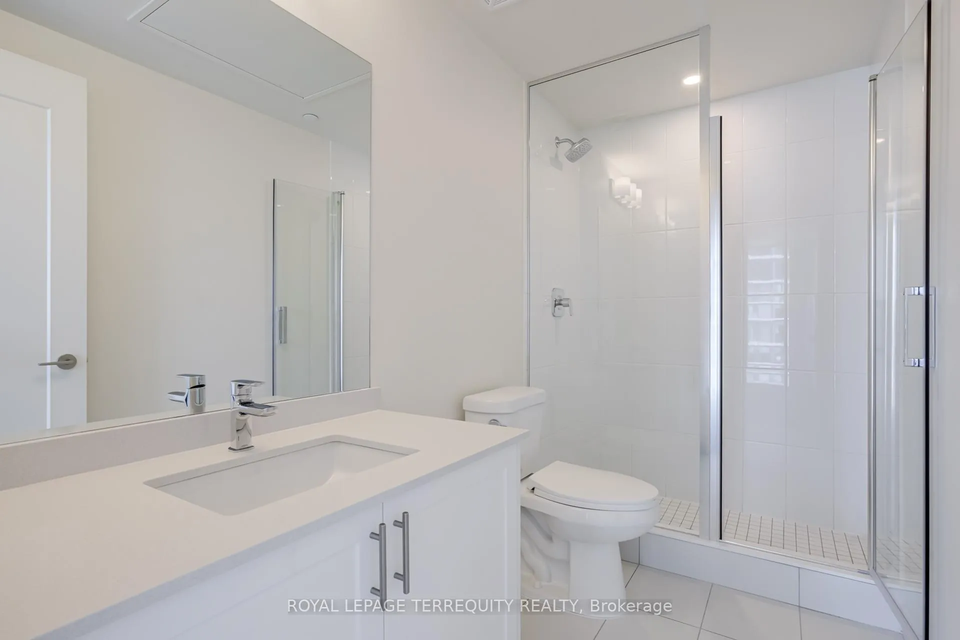 Photo 15 of Unit 811, 27 Korda Gate, Vaughan, Concord — HOMEH