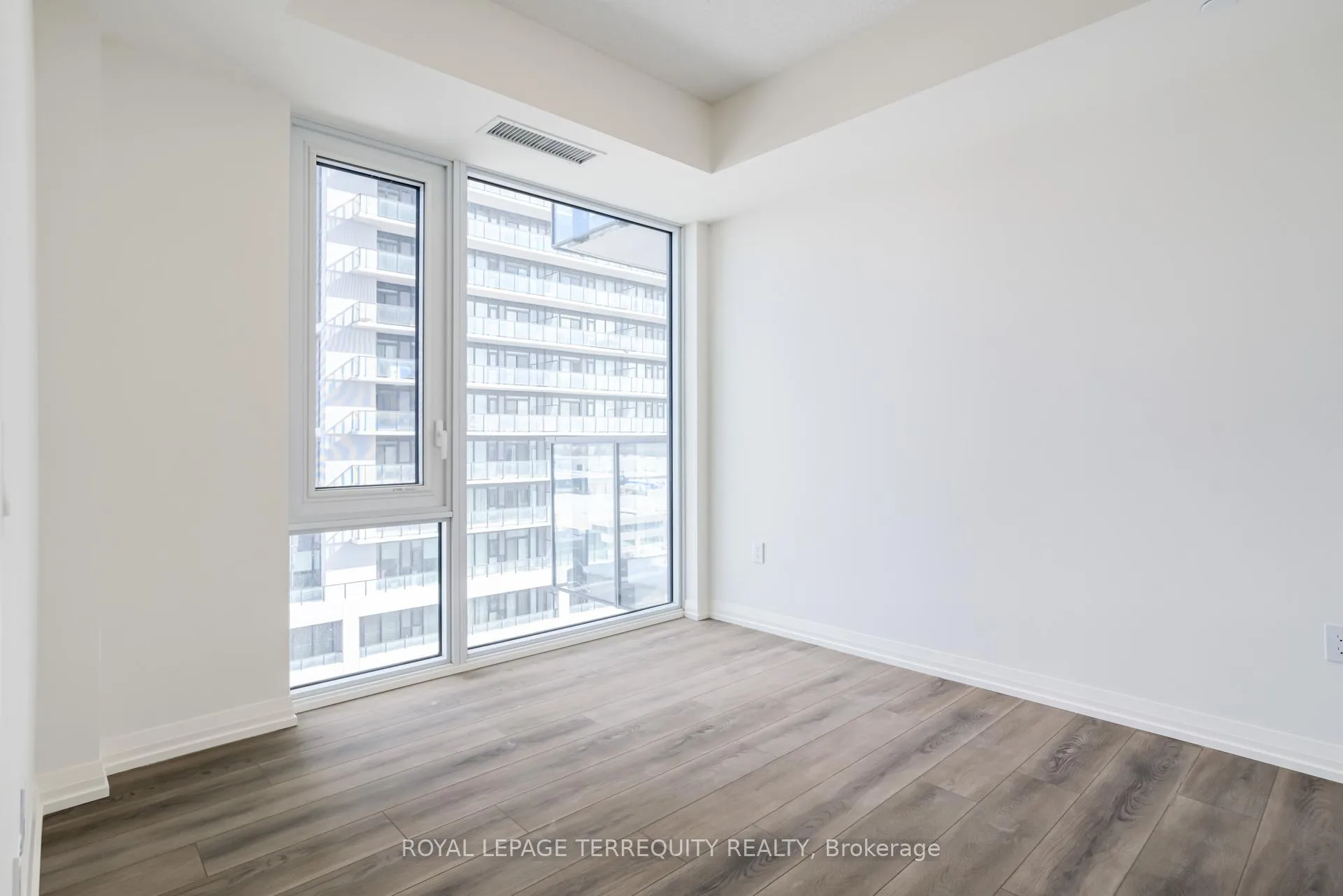 Photo 18 of Unit 811, 27 Korda Gate, Vaughan, Concord — HOMEH