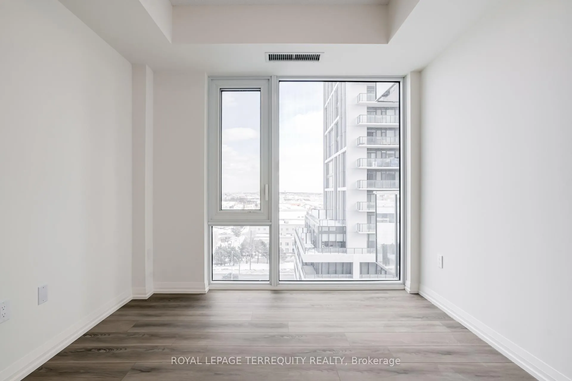 Photo 19 of Unit 811, 27 Korda Gate, Vaughan, Concord — HOMEH