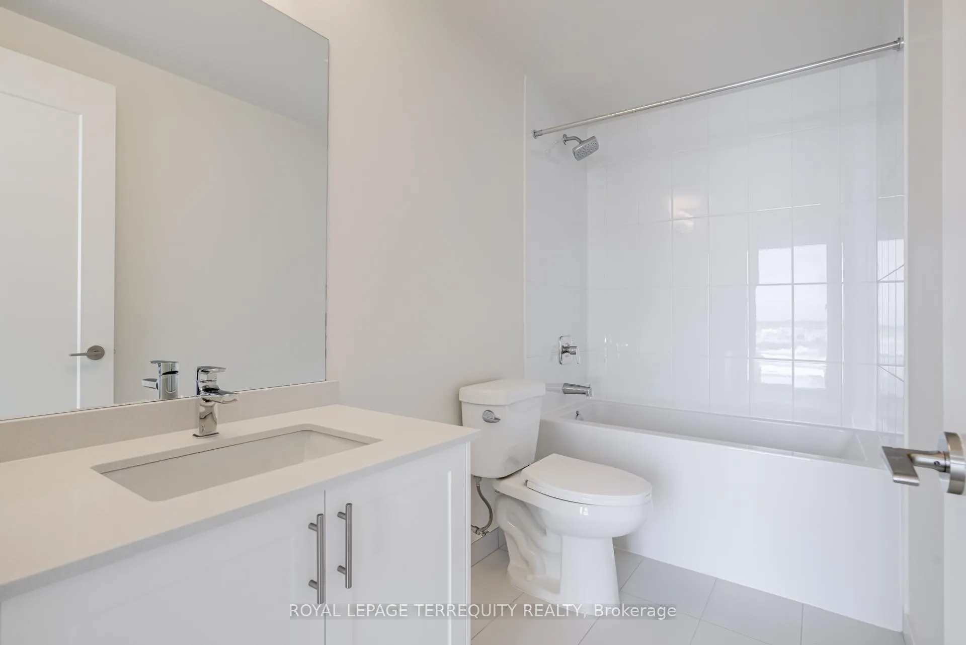 Photo 21 of Unit 811, 27 Korda Gate, Vaughan, Concord — HOMEH