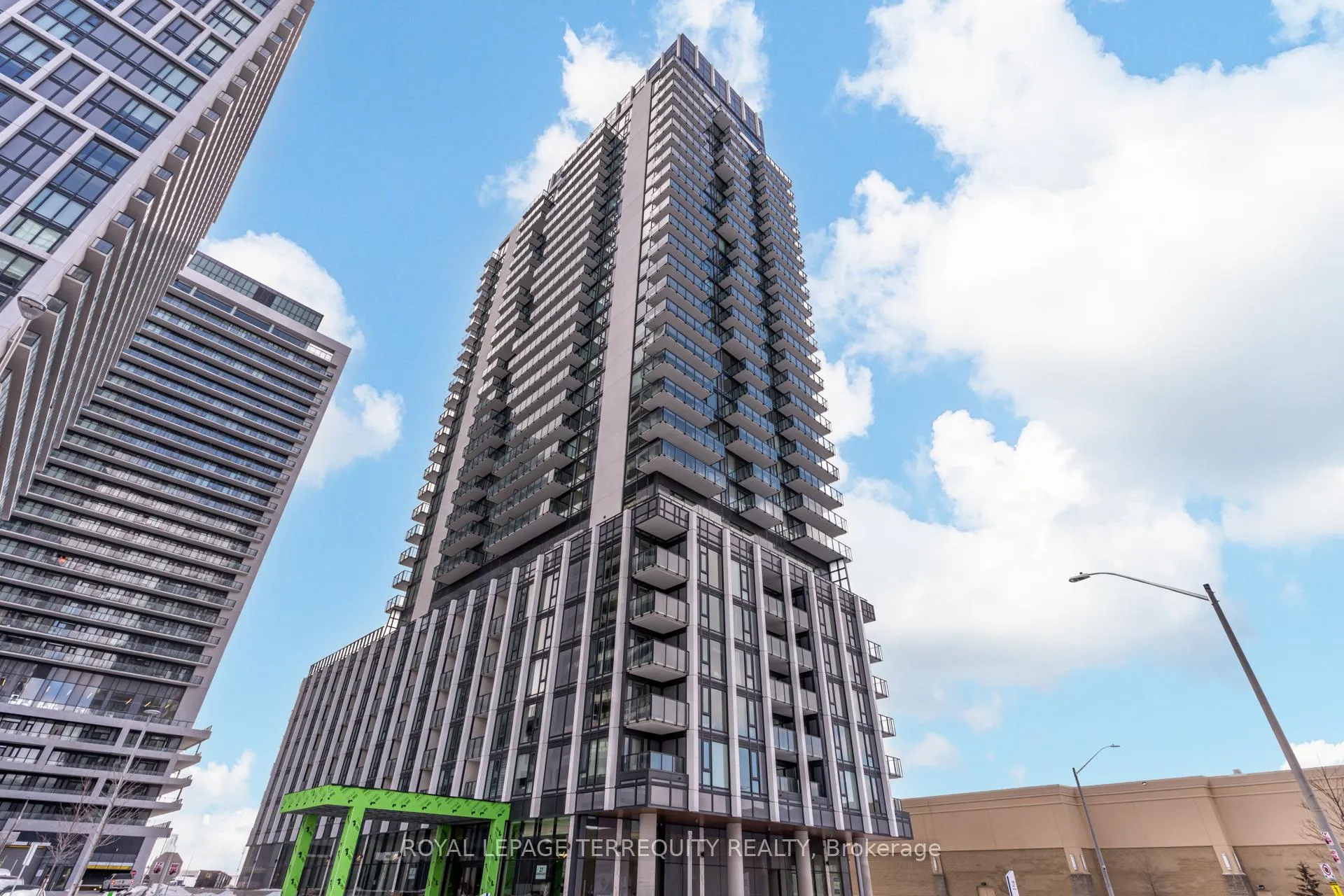 Photo 31 of Unit 811, 27 Korda Gate, Vaughan, Concord — HOMEH