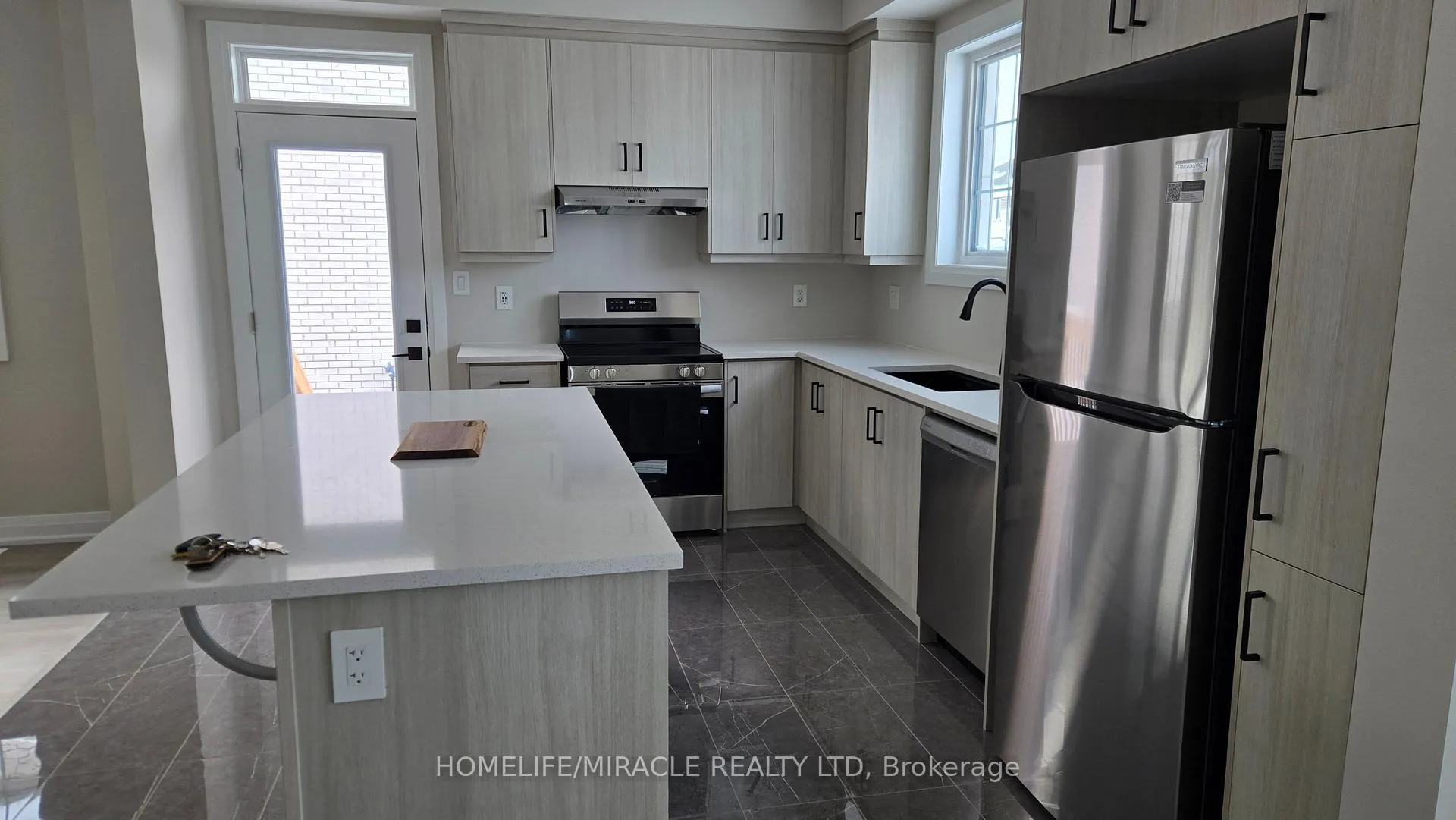 Photo 2 of 224 Greer Street, Barrie, Rural Barrie Southeast — HOMEH