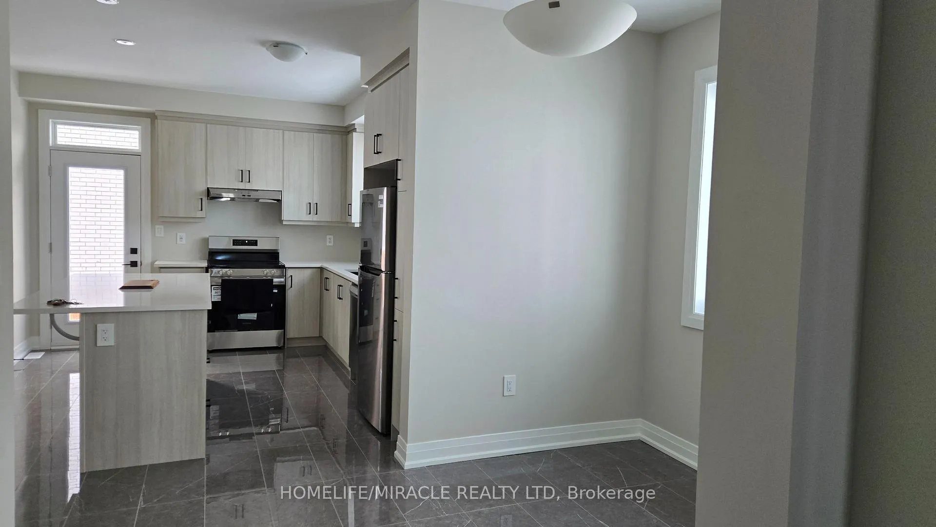 Photo 3 of 224 Greer Street, Barrie, Rural Barrie Southeast — HOMEH