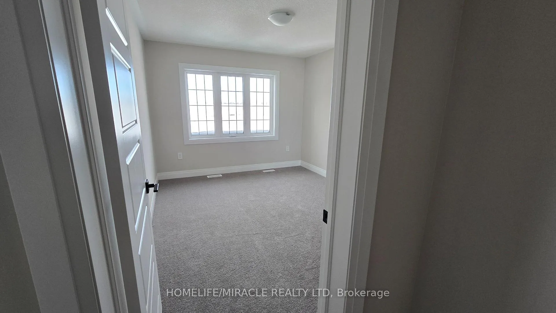 Photo 8 of 224 Greer Street, Barrie, Rural Barrie Southeast — HOMEH