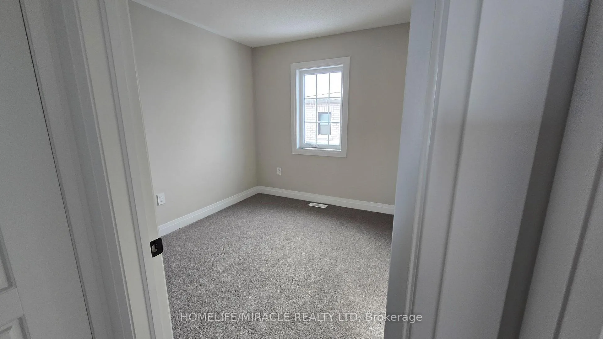 Photo 10 of 224 Greer Street, Barrie, Rural Barrie Southeast — HOMEH