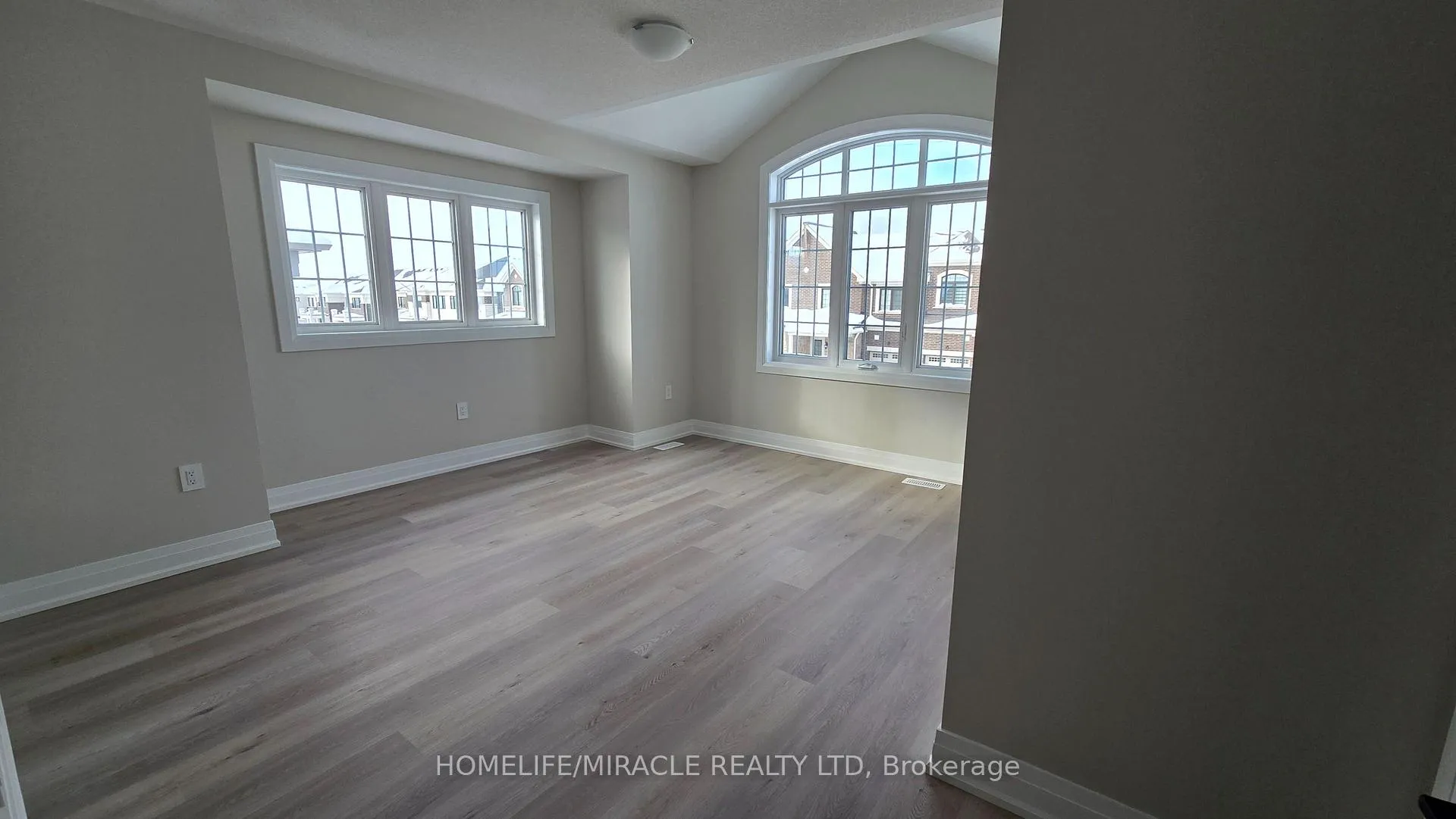 Photo 11 of 224 Greer Street, Barrie, Rural Barrie Southeast — HOMEH