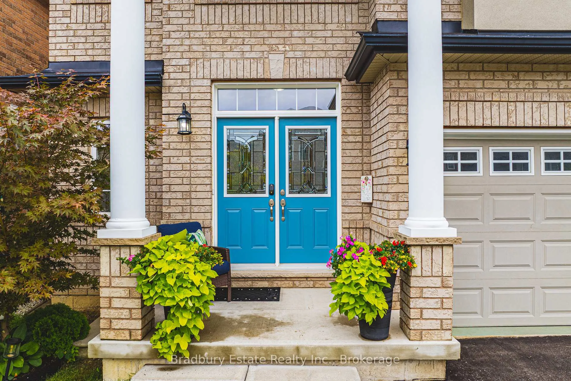 Photo 2 of 11 Weathering Heights Drive, Hamilton, Stoney Creek Mountain — HOMEH