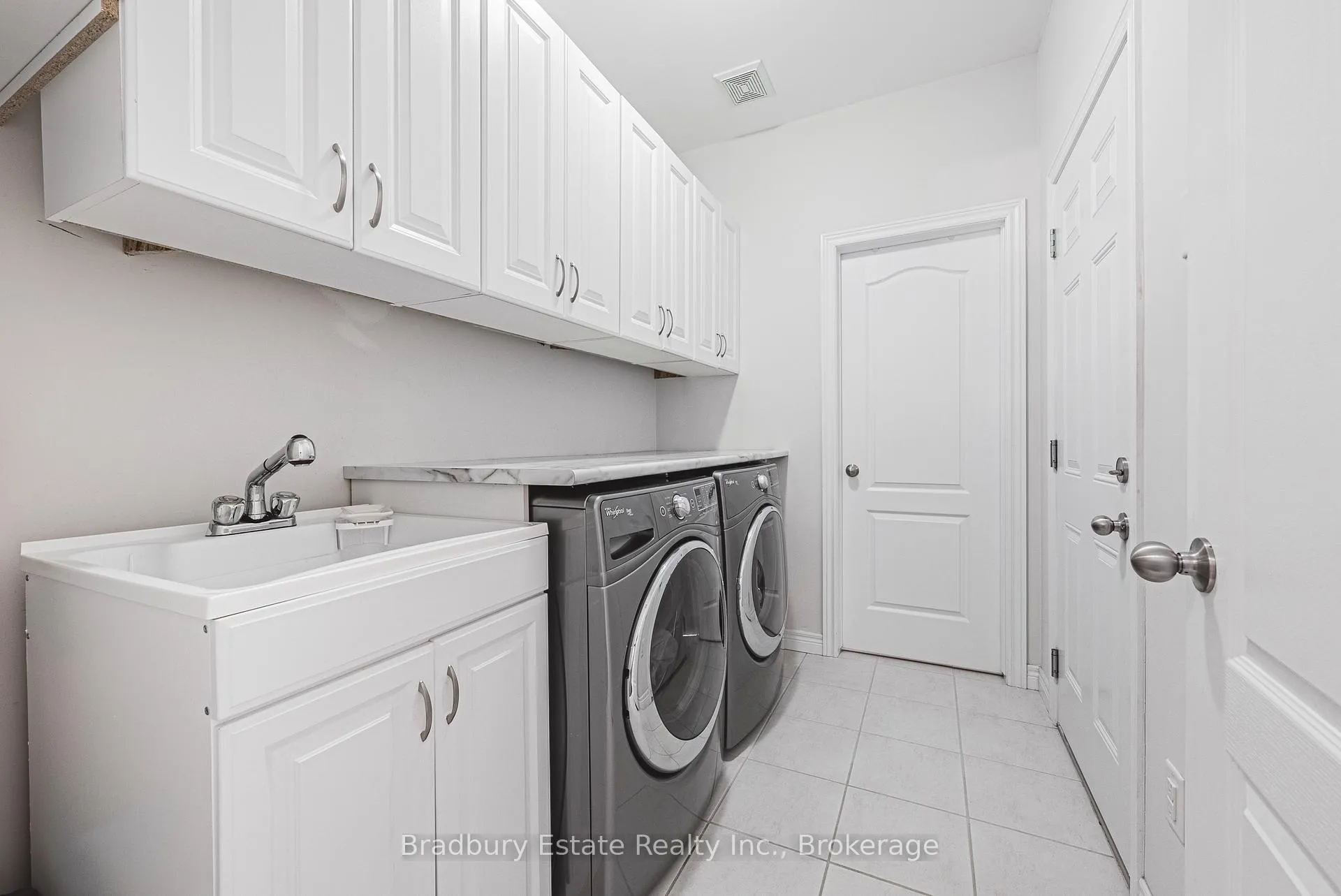 Photo 17 of 11 Weathering Heights Drive, Hamilton, Stoney Creek Mountain — HOMEH