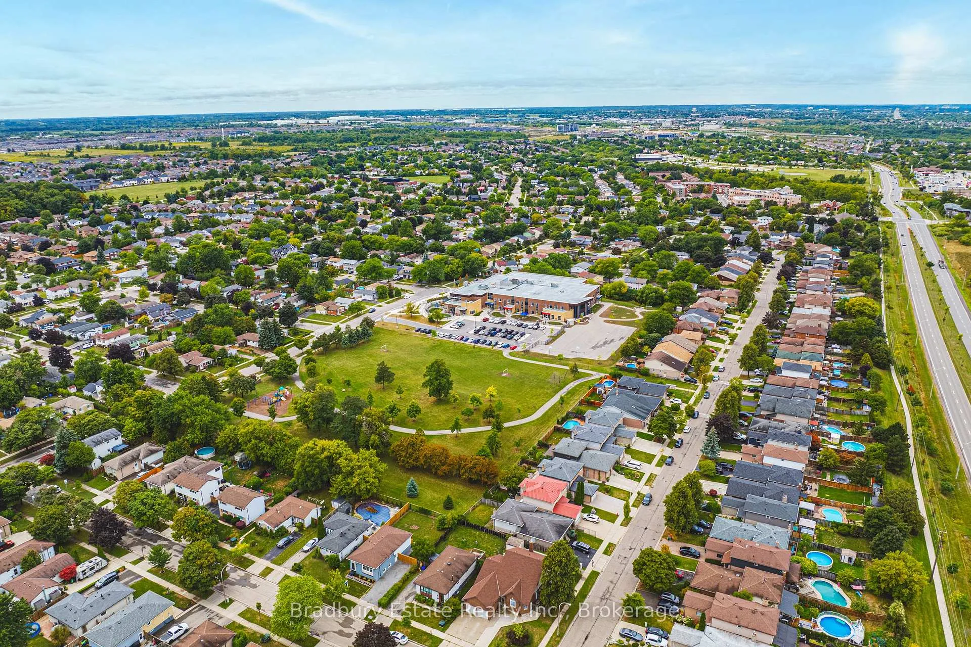 Photo 49 of 11 Weathering Heights Drive, Hamilton, Stoney Creek Mountain — HOMEH