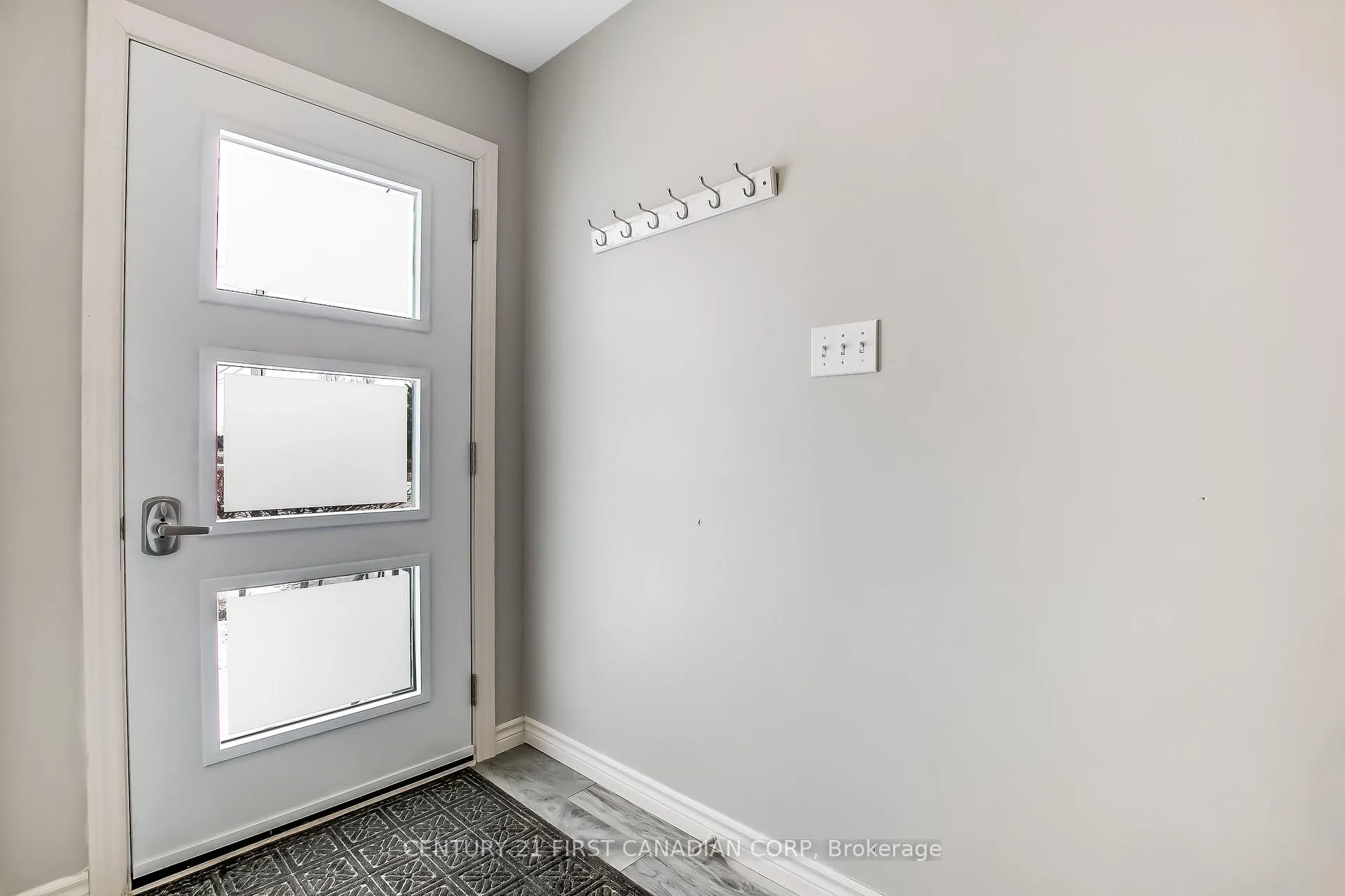 Photo 3 of 111B Symes Street, Southwest Middlesex, Glencoe — HOMEH