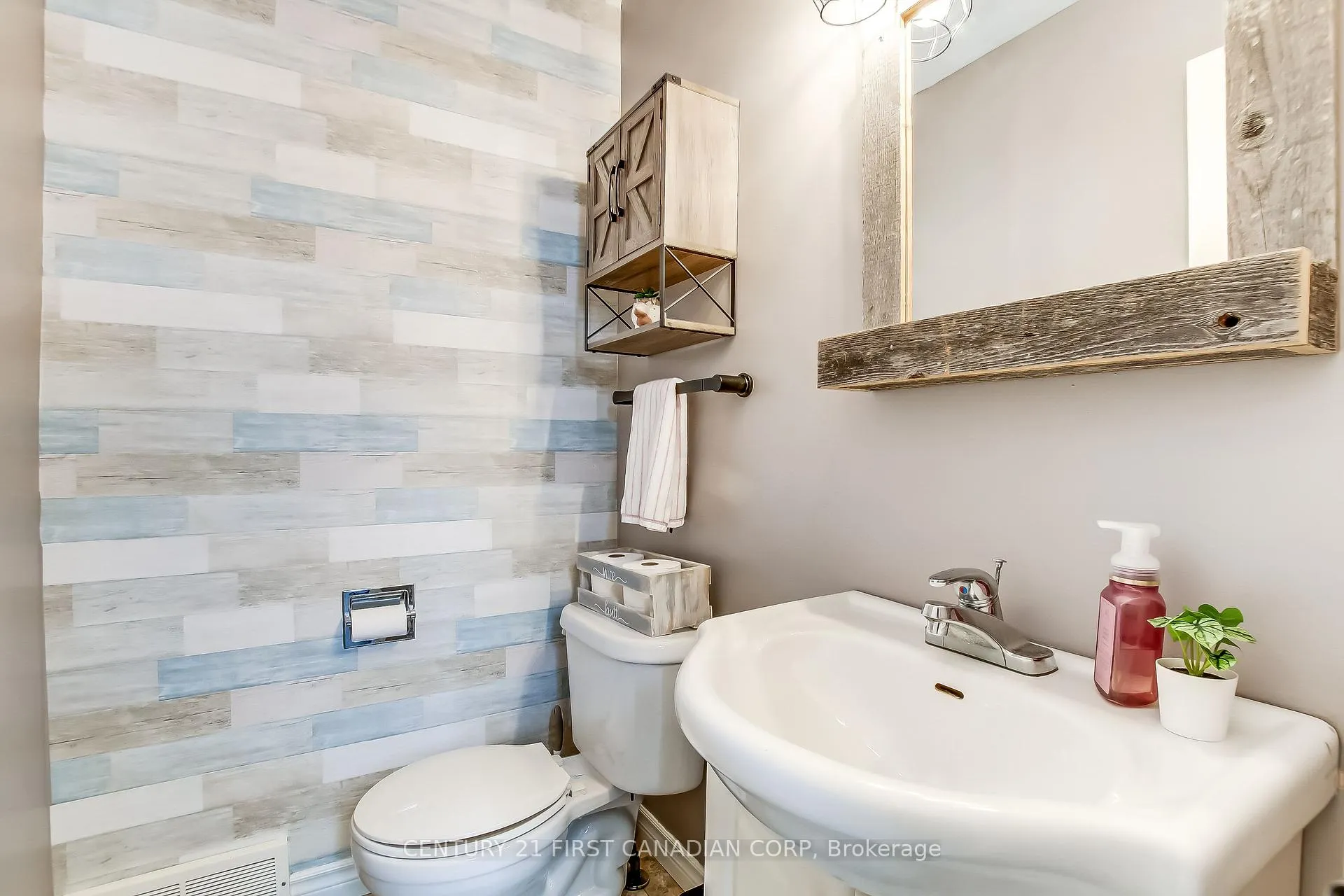 Photo 9 of 111B Symes Street, Southwest Middlesex, Glencoe — HOMEH