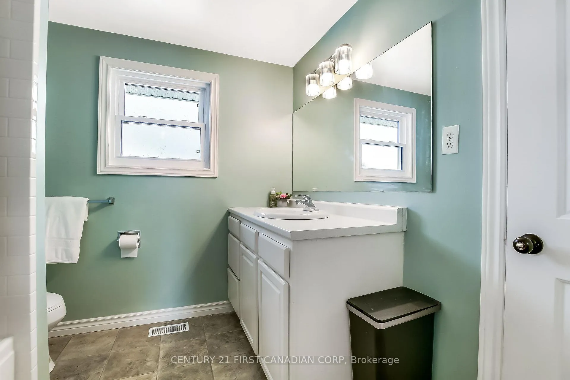 Photo 16 of 111B Symes Street, Southwest Middlesex, Glencoe — HOMEH