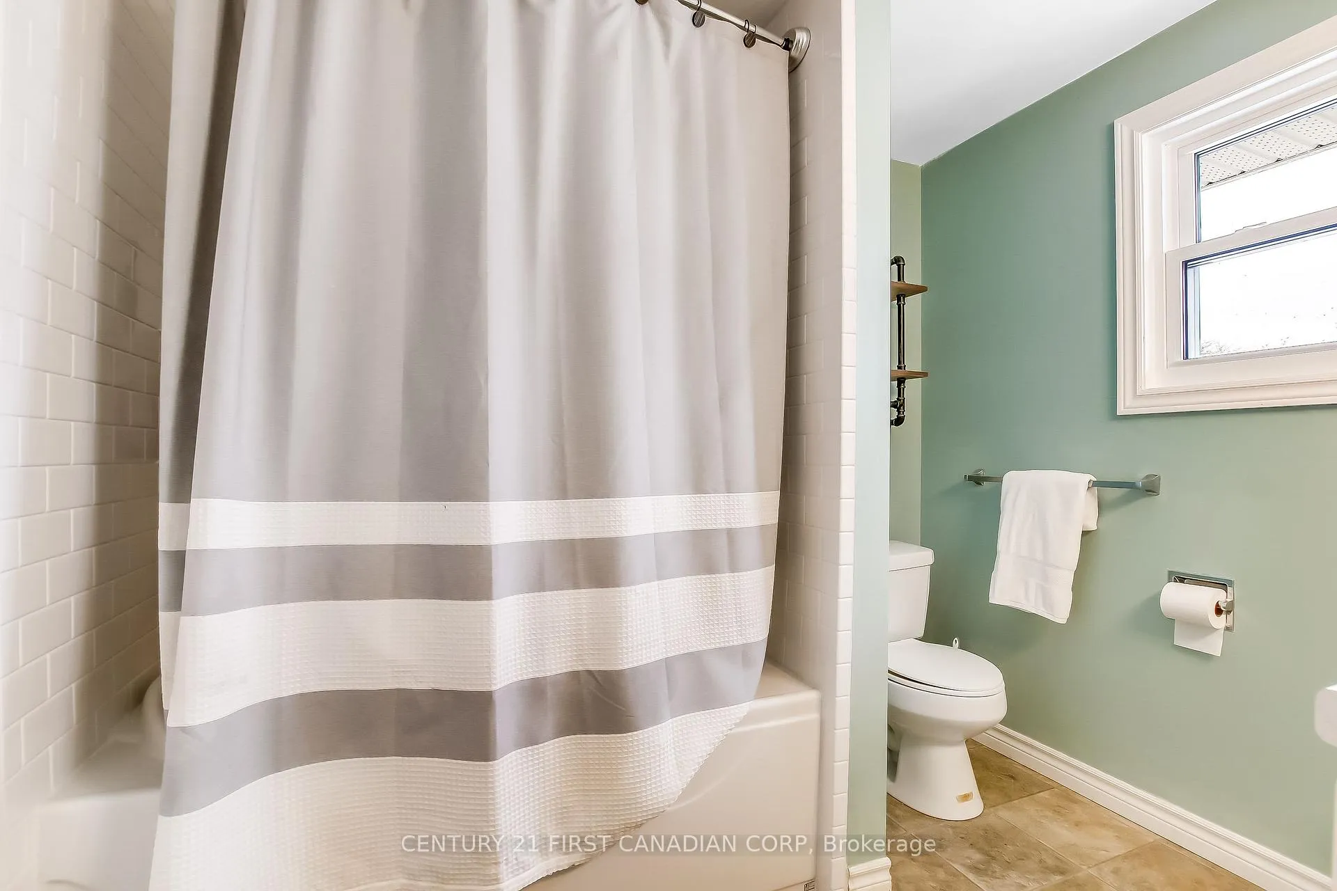 Photo 17 of 111B Symes Street, Southwest Middlesex, Glencoe — HOMEH