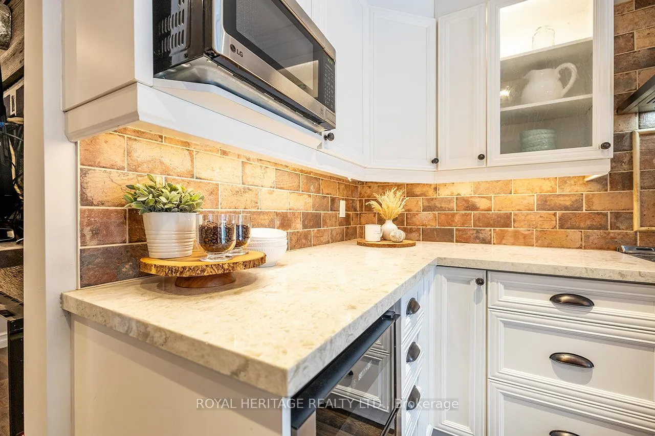 Photo 9 of 92 Zachary Place, Whitby, Brooklin — HOMEH
