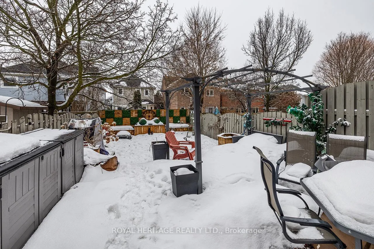 Photo 24 of 92 Zachary Place, Whitby, Brooklin — HOMEH