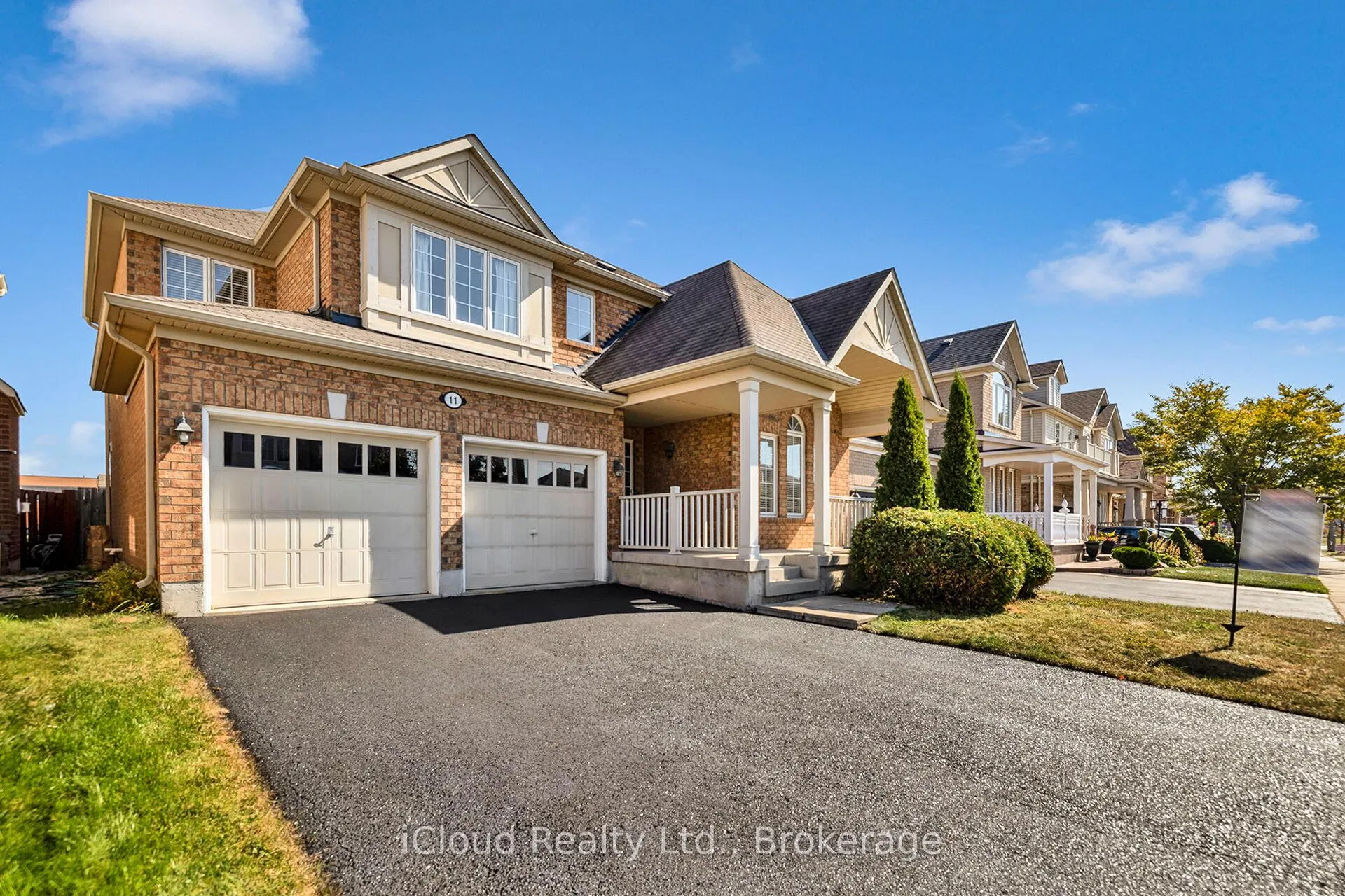 Photo 2 of 11 Bonavista Drive, Brampton, Credit Valley — HOMEH