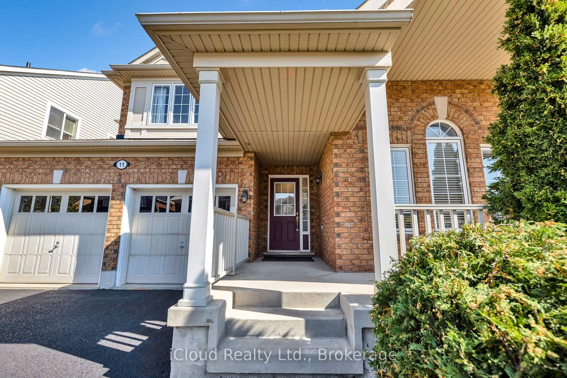 Photo 3 of 11 Bonavista Drive, Brampton, Credit Valley — HOMEH