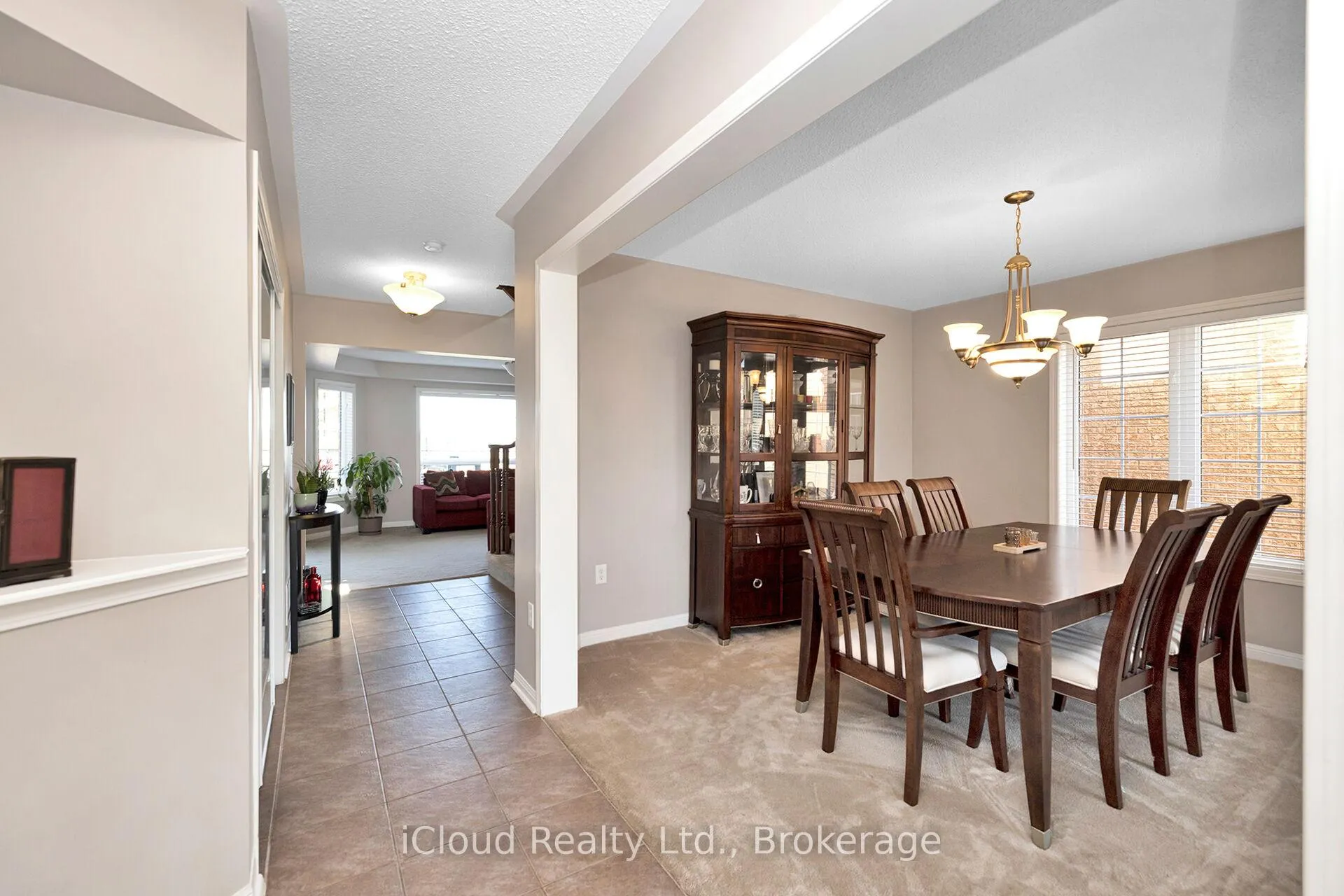 Photo 7 of 11 Bonavista Drive, Brampton, Credit Valley — HOMEH